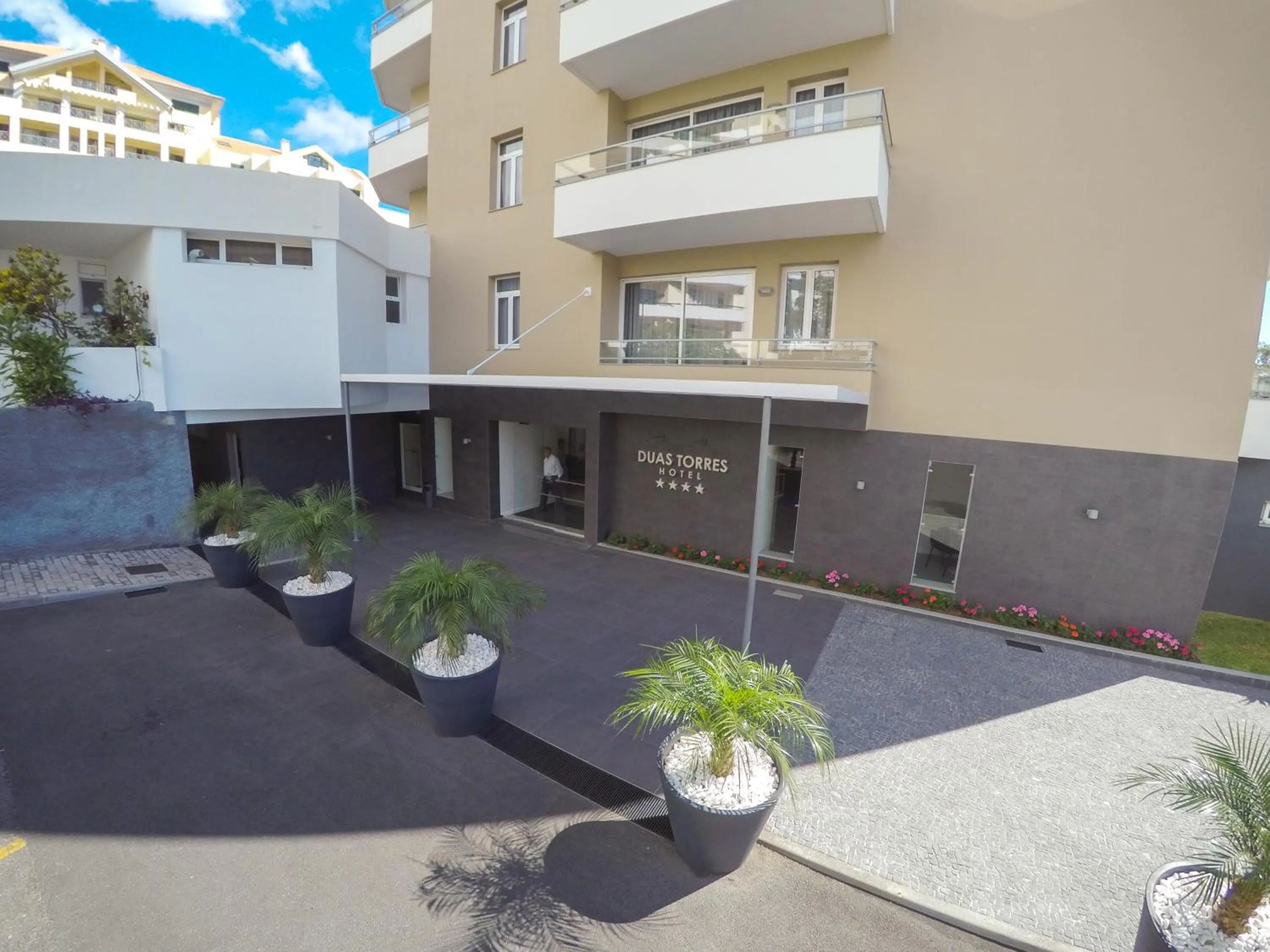Facade/entrance in Duas Torres Hotel