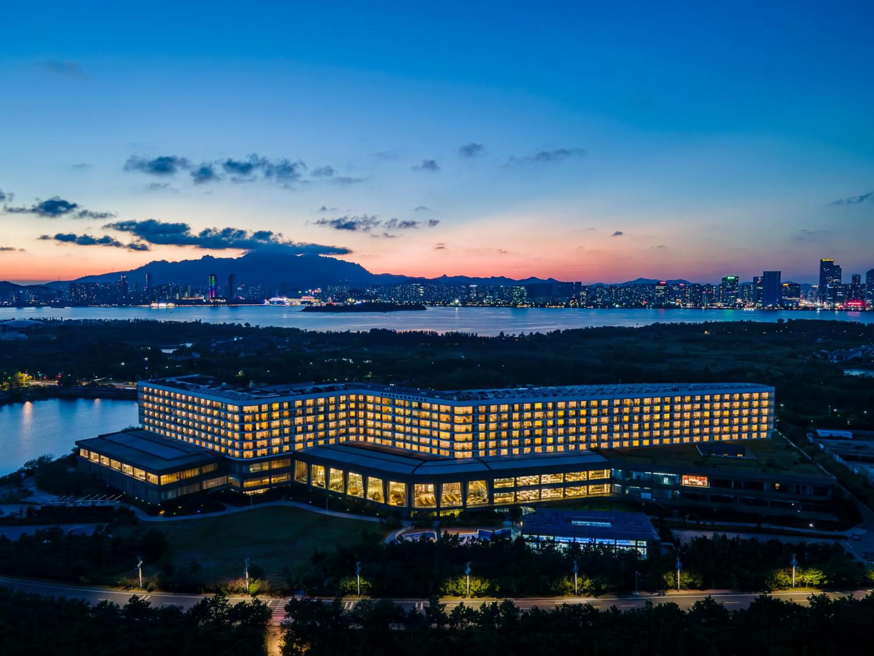 Property building in Wyndham Grand Qingdao