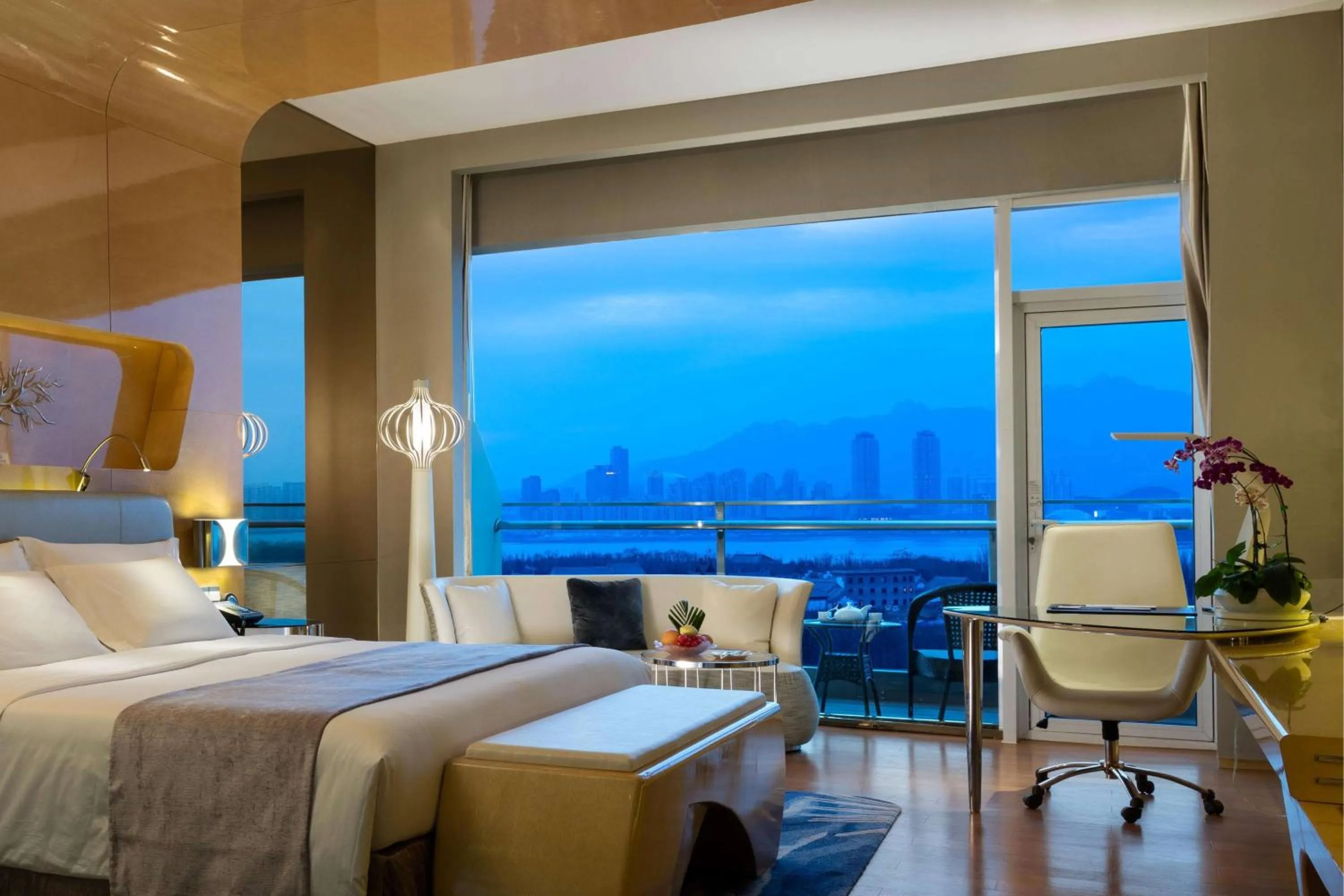 Photo of the whole room, Bed in Wyndham Grand Qingdao