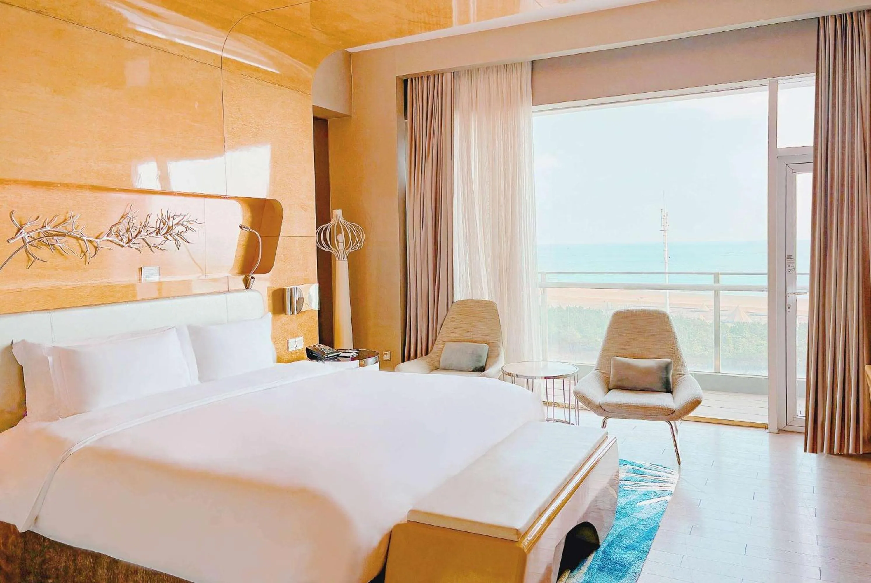 Photo of the whole room, Bed in Wyndham Grand Qingdao