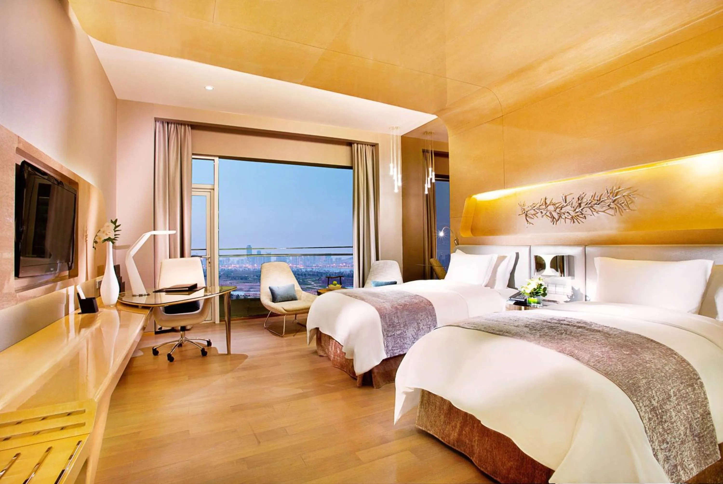 Photo of the whole room, Bed in Wyndham Grand Qingdao