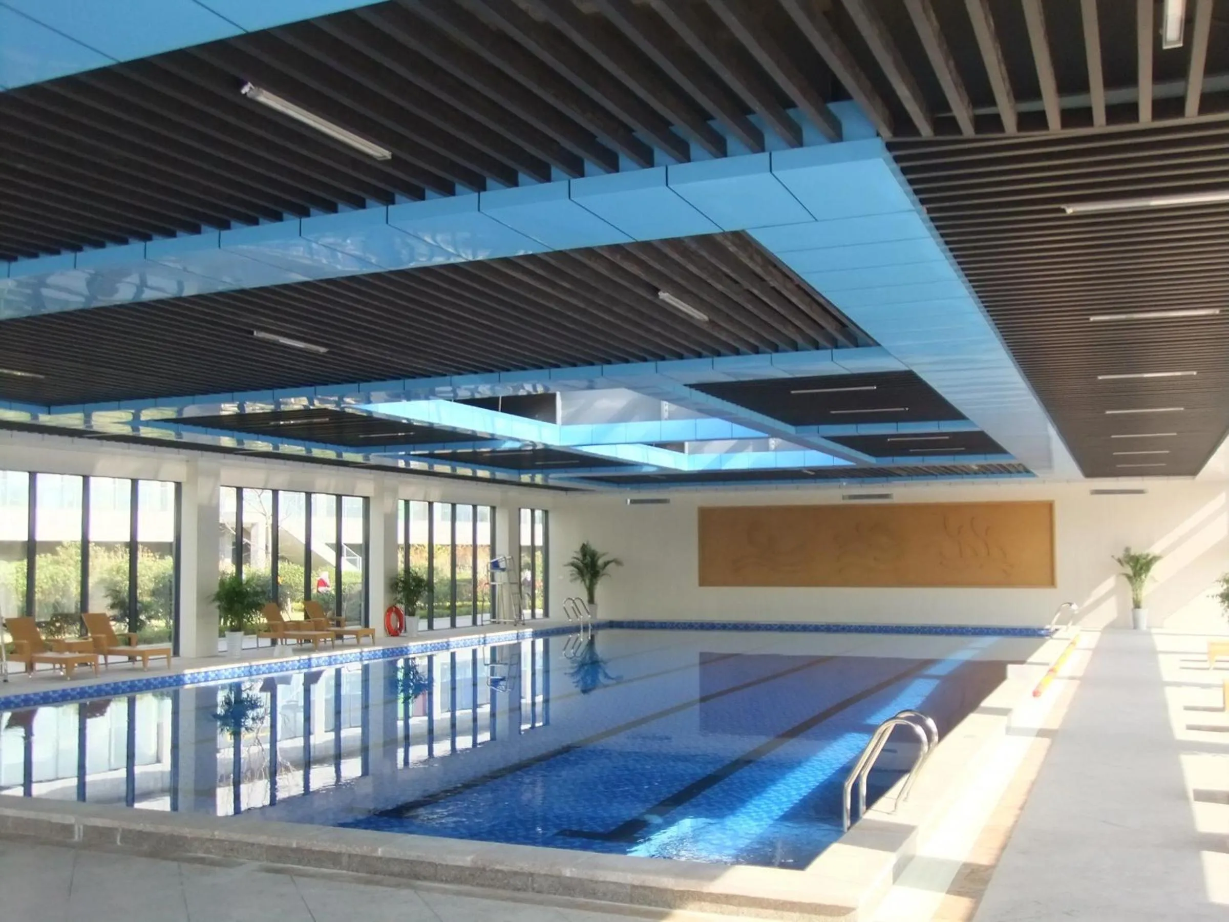 Swimming pool in Wyndham Grand Qingdao