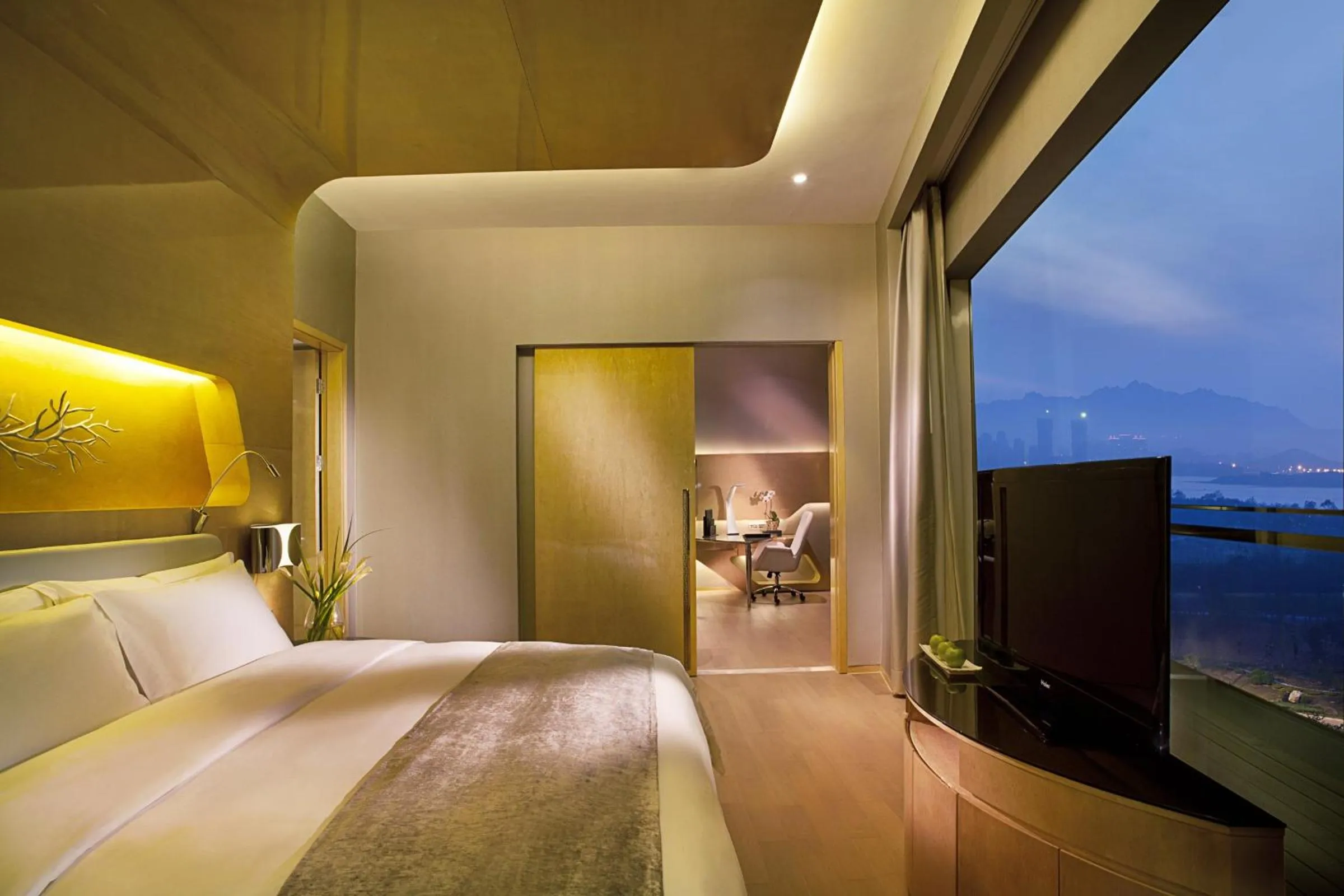 Bed in Wyndham Grand Qingdao