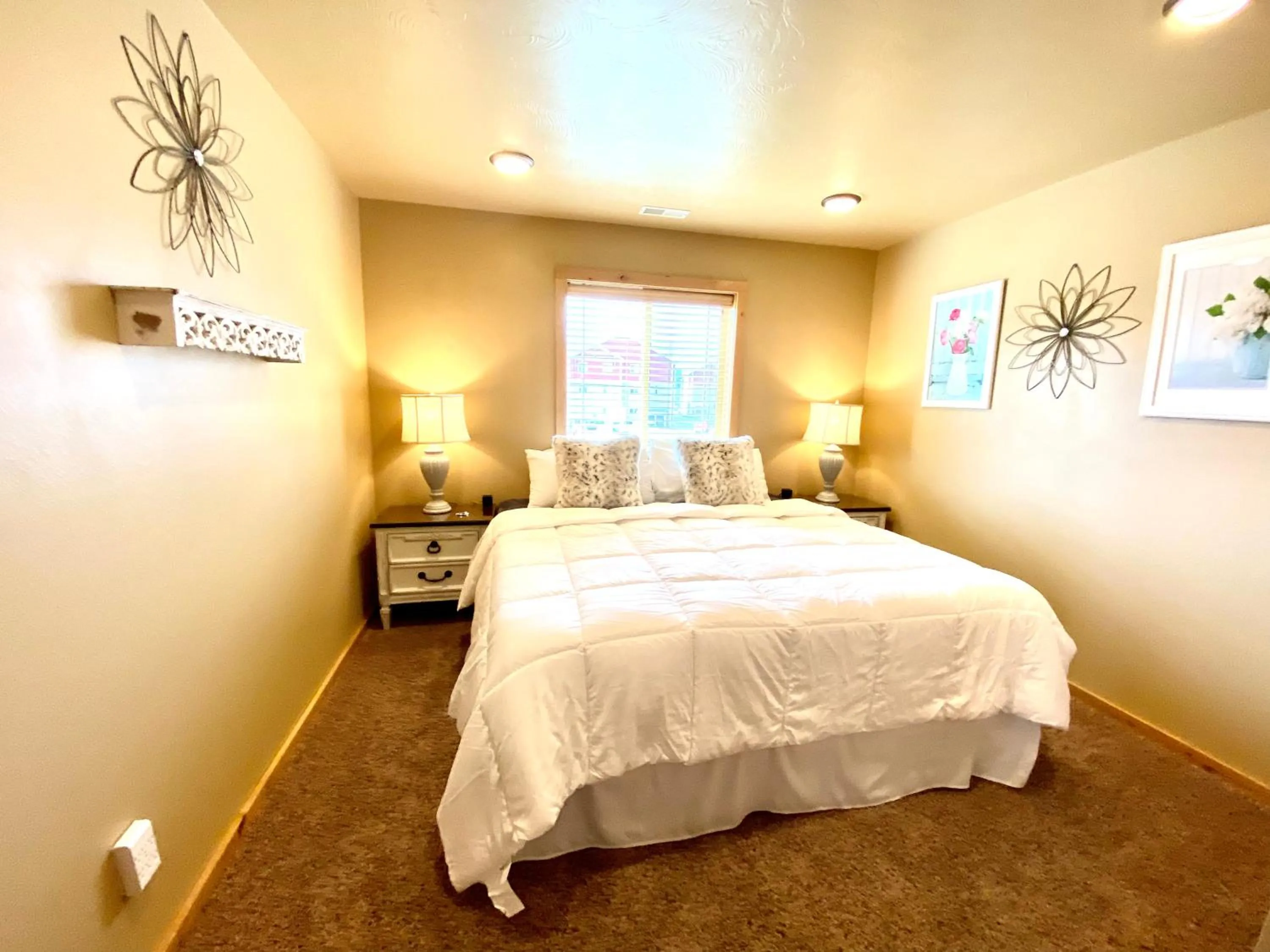 Living room, Bed in The Raspberry Garden