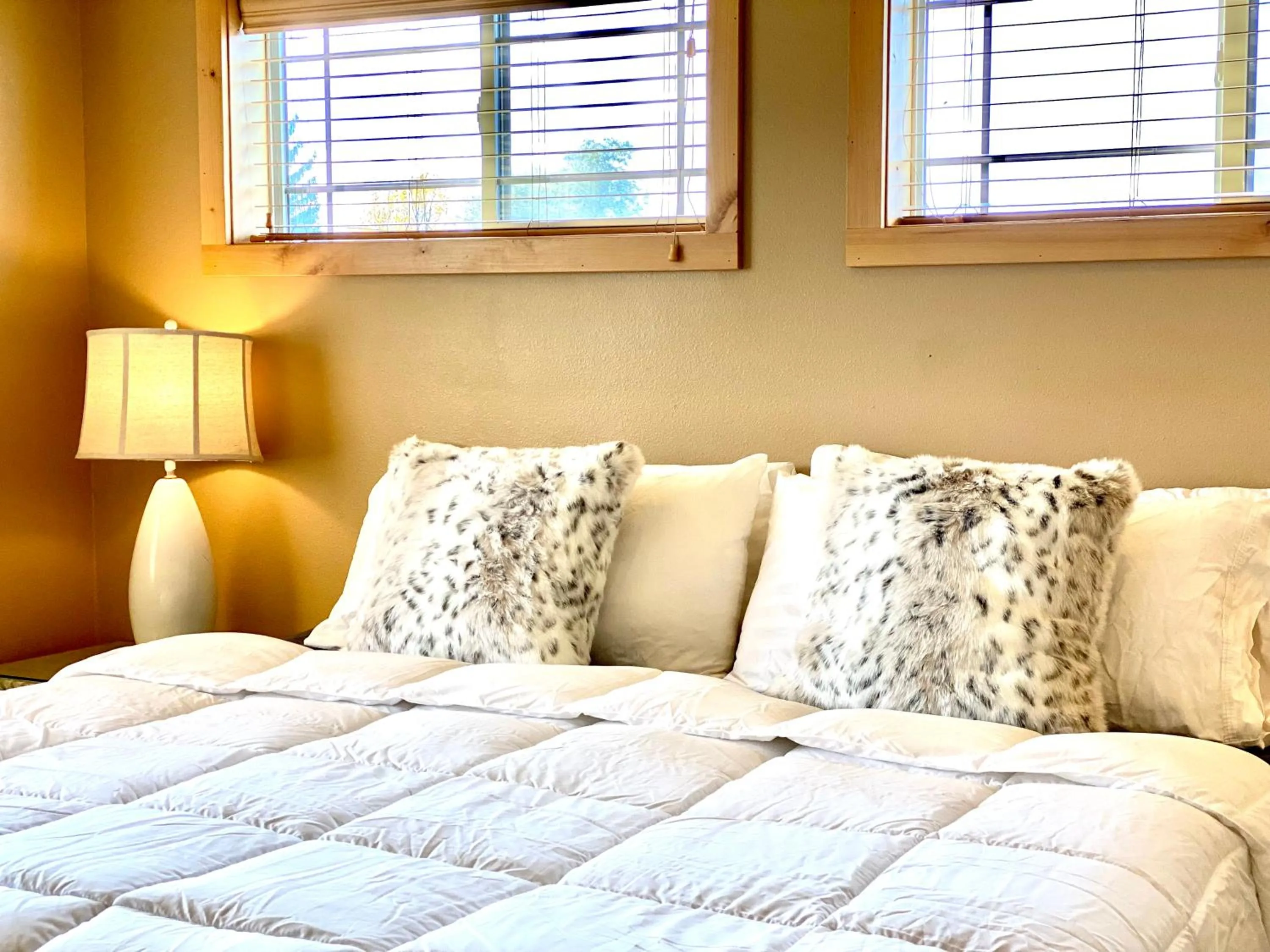 Living room, Bed in The Raspberry Garden