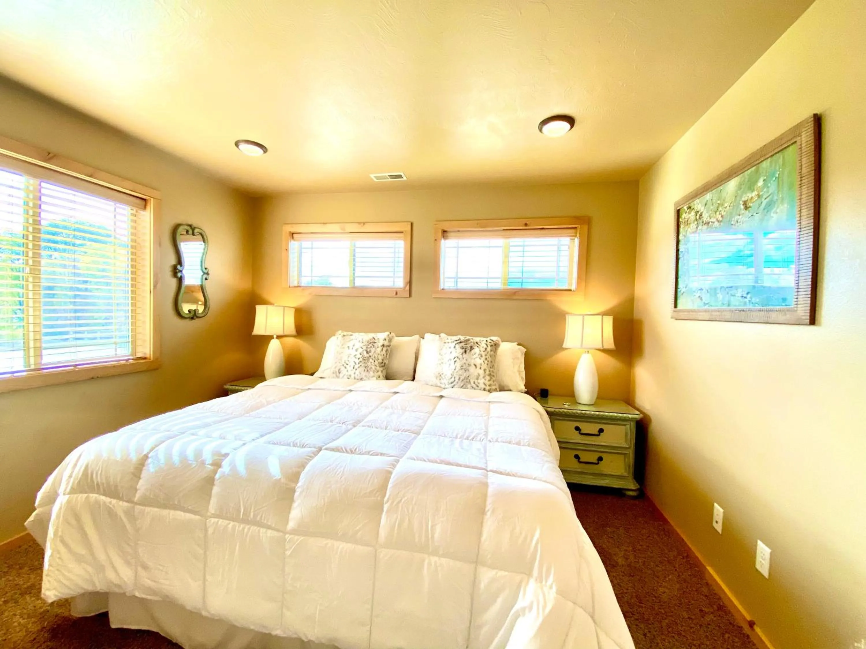 Living room, Bed in The Raspberry Garden