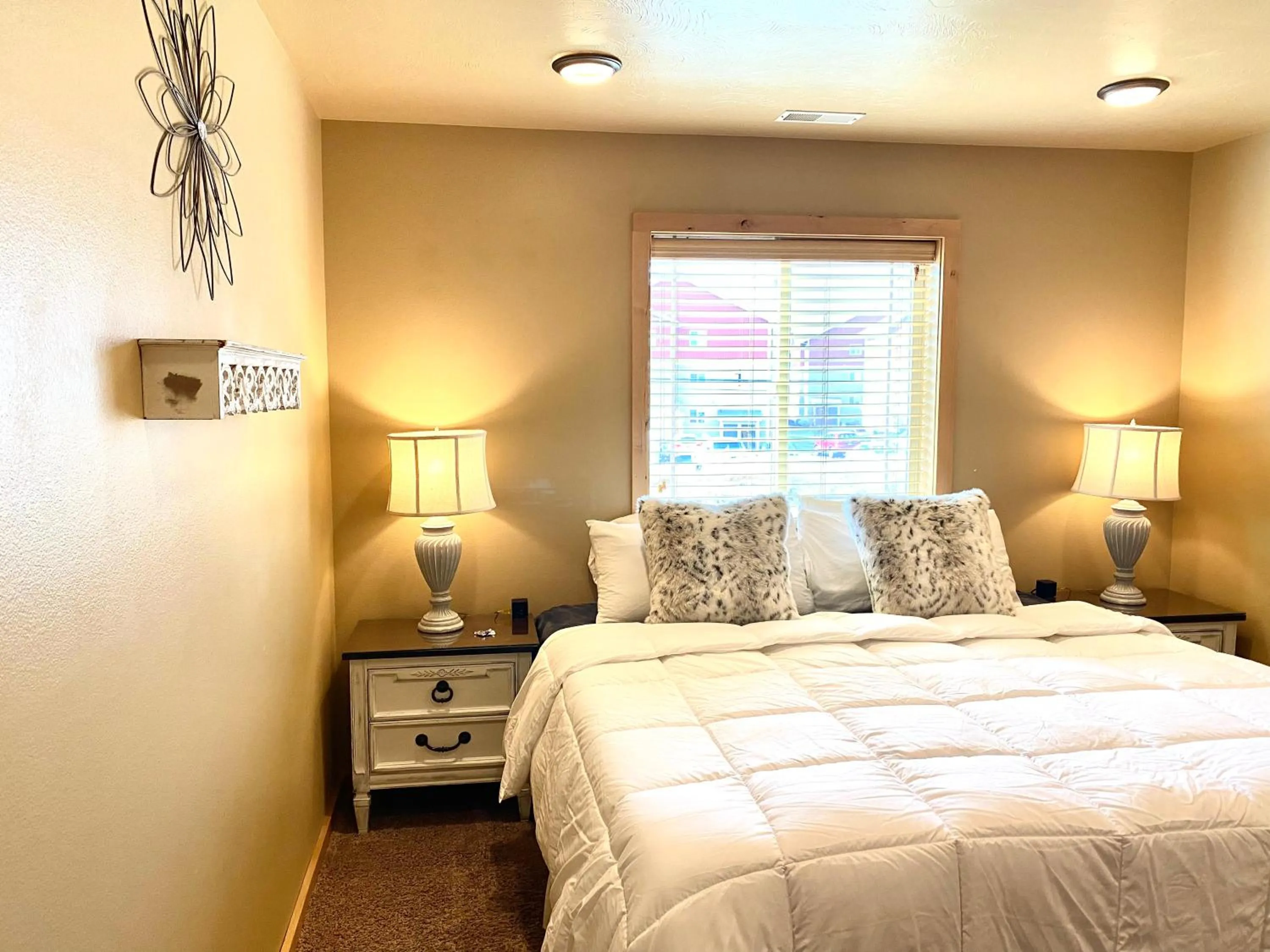 Living room, Bed in The Raspberry Garden