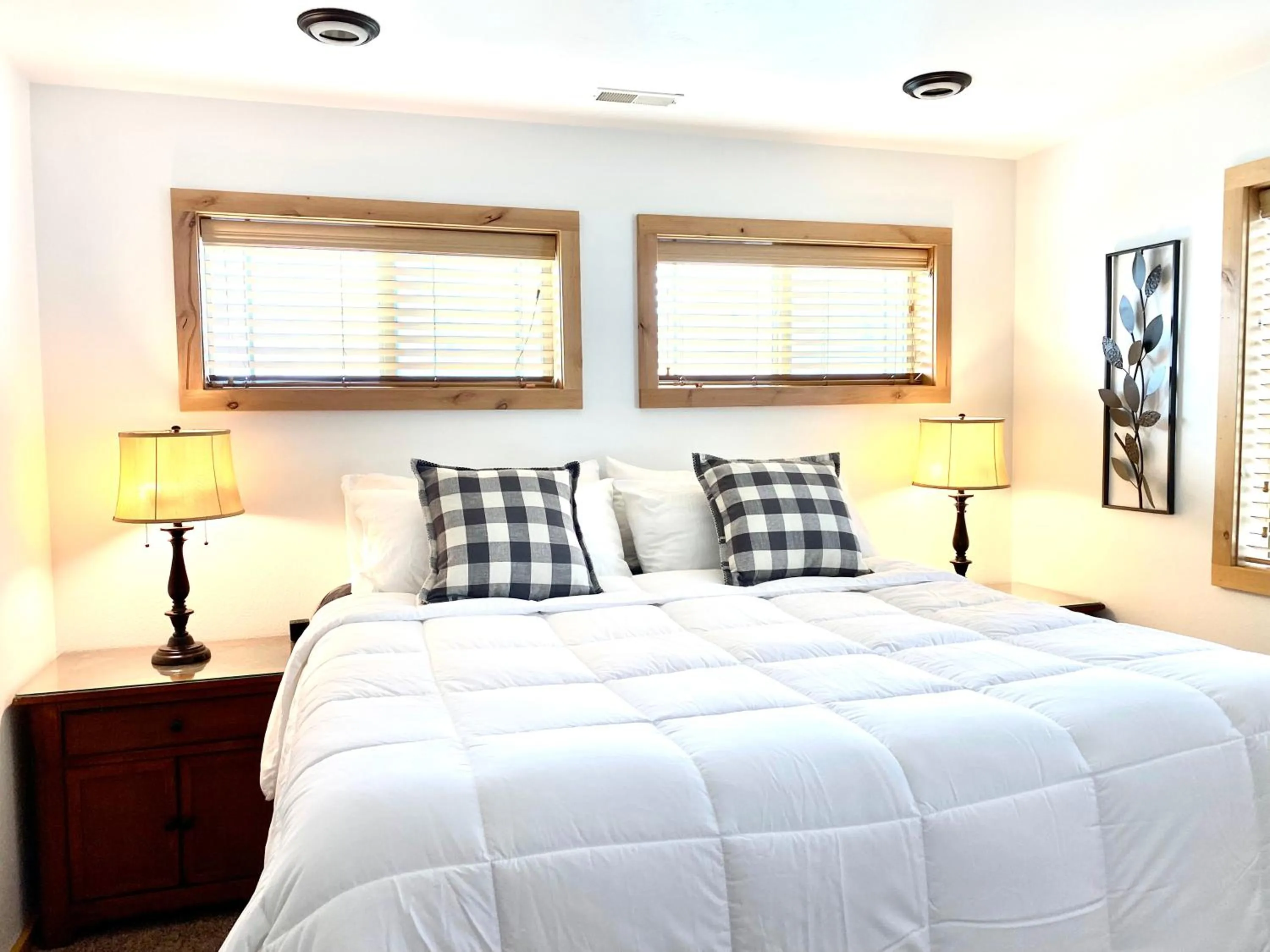 Bedroom, Bed in The Raspberry Garden