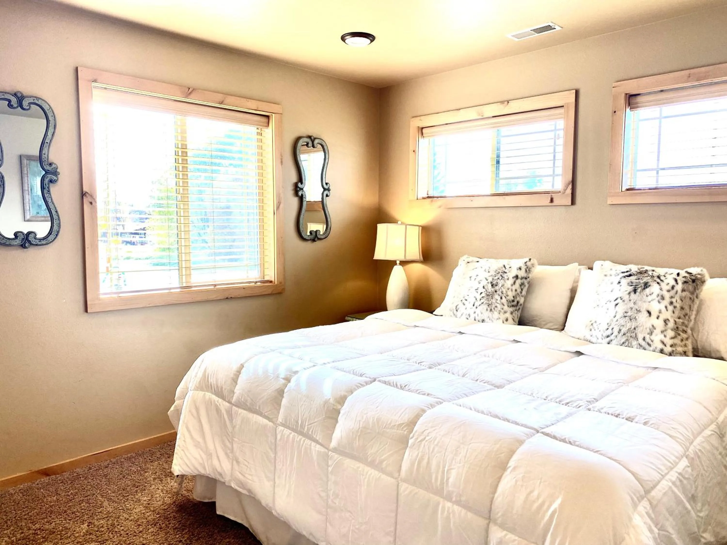 Living room, Bed in The Raspberry Garden