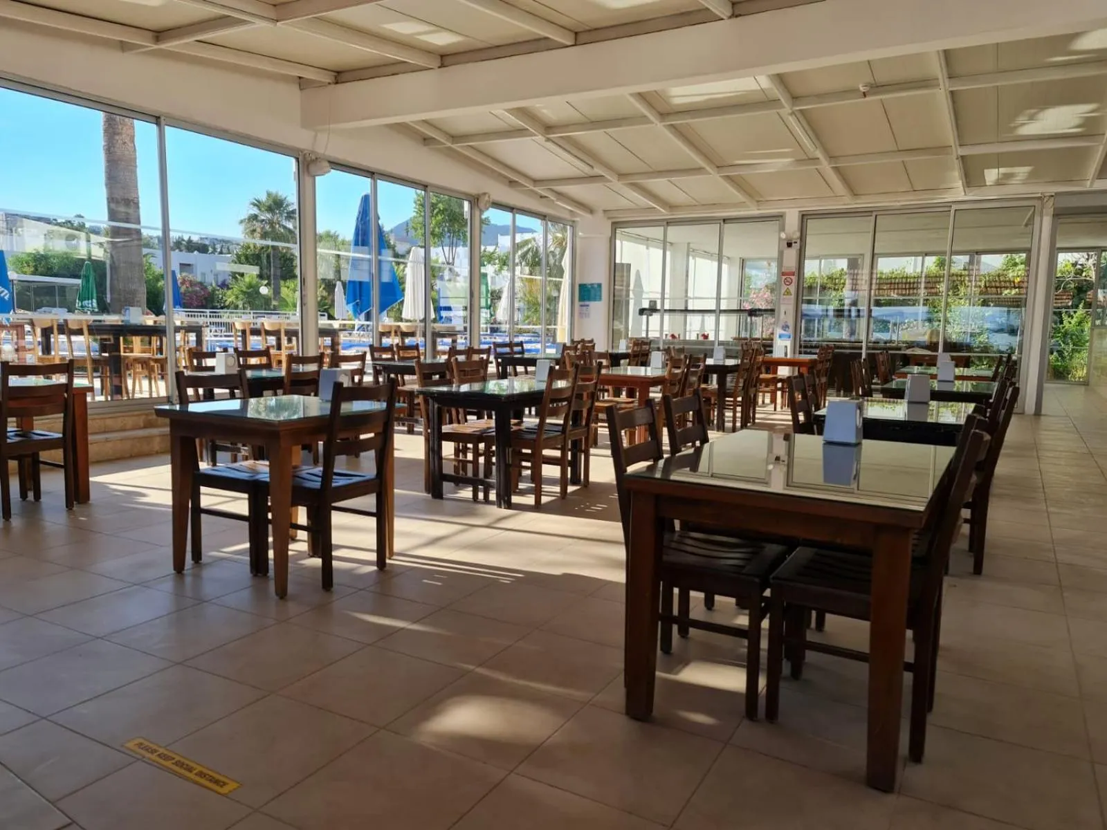 Restaurant/places to eat in Nagi Beach Hotel