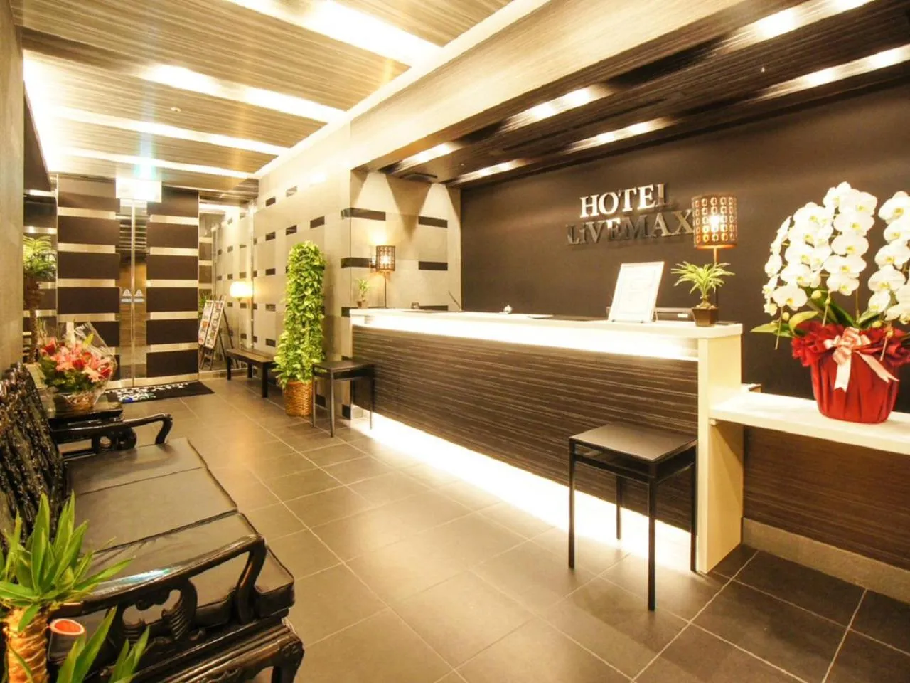 Lobby or reception in HOTEL LiVEMAX Yokohama Motomachi Ekimae