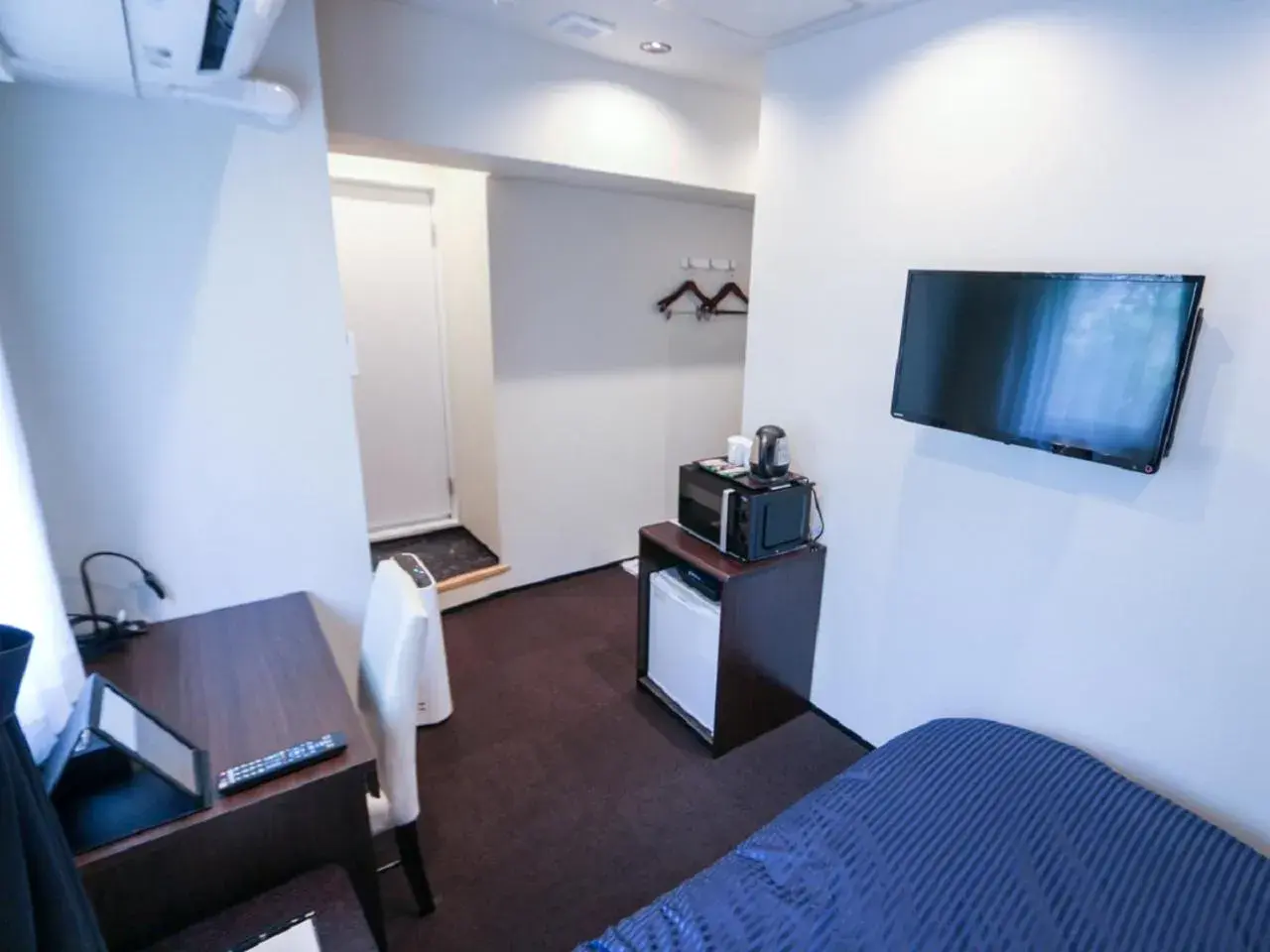 Deluxe Double room with Small Double Bed - single occupancy - Smoking in HOTEL LiVEMAX Yokohama Kannai Ekimae Deluxe Double room with Small Double Bed - single occupancy - Smoking in HOTEL LiVEMAX Yokohama Kannai Ekimae