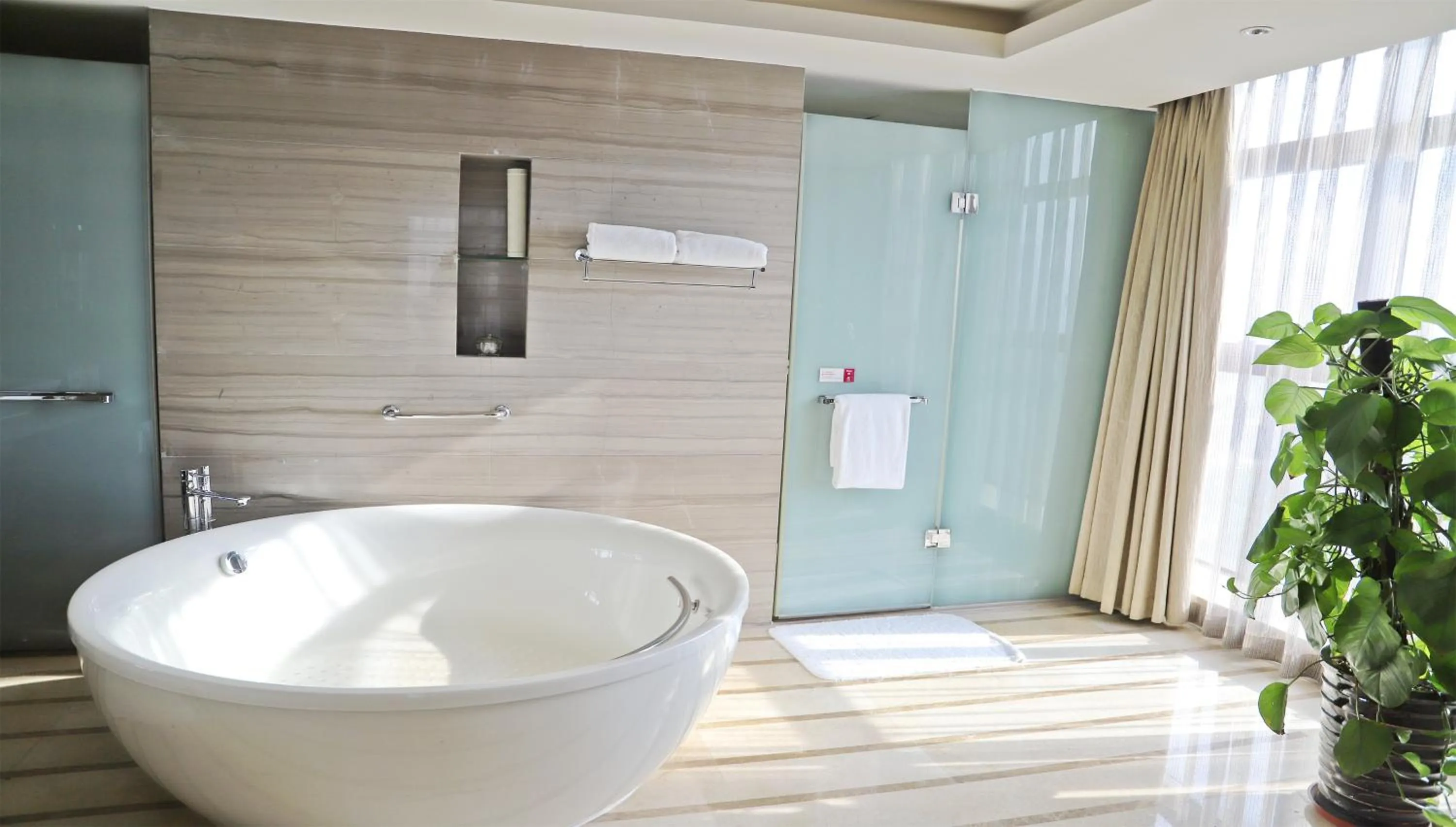 Photo of the whole room in Crowne Plaza Hefei by IHG