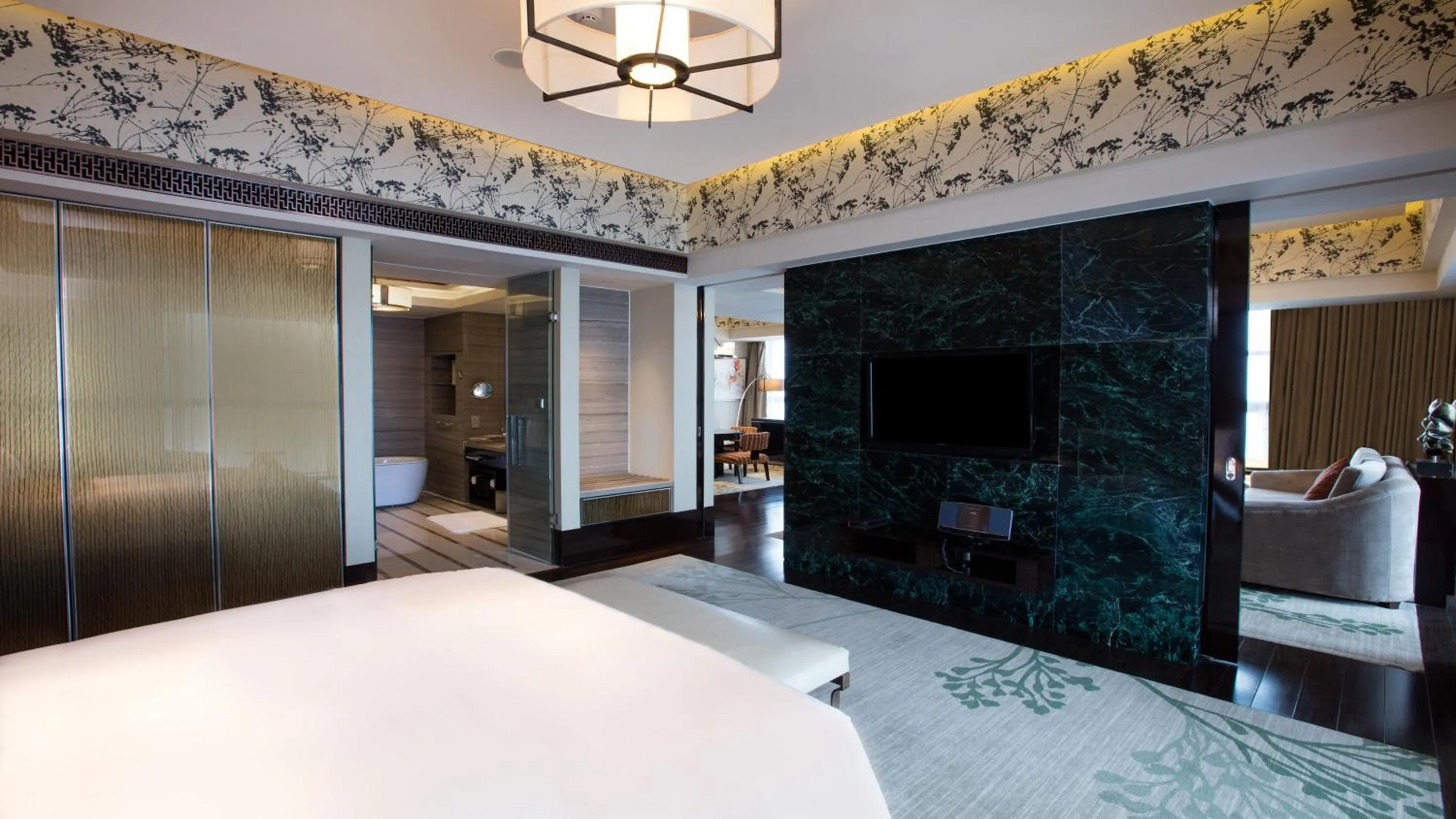 Photo of the whole room, Bed in Crowne Plaza Hefei by IHG