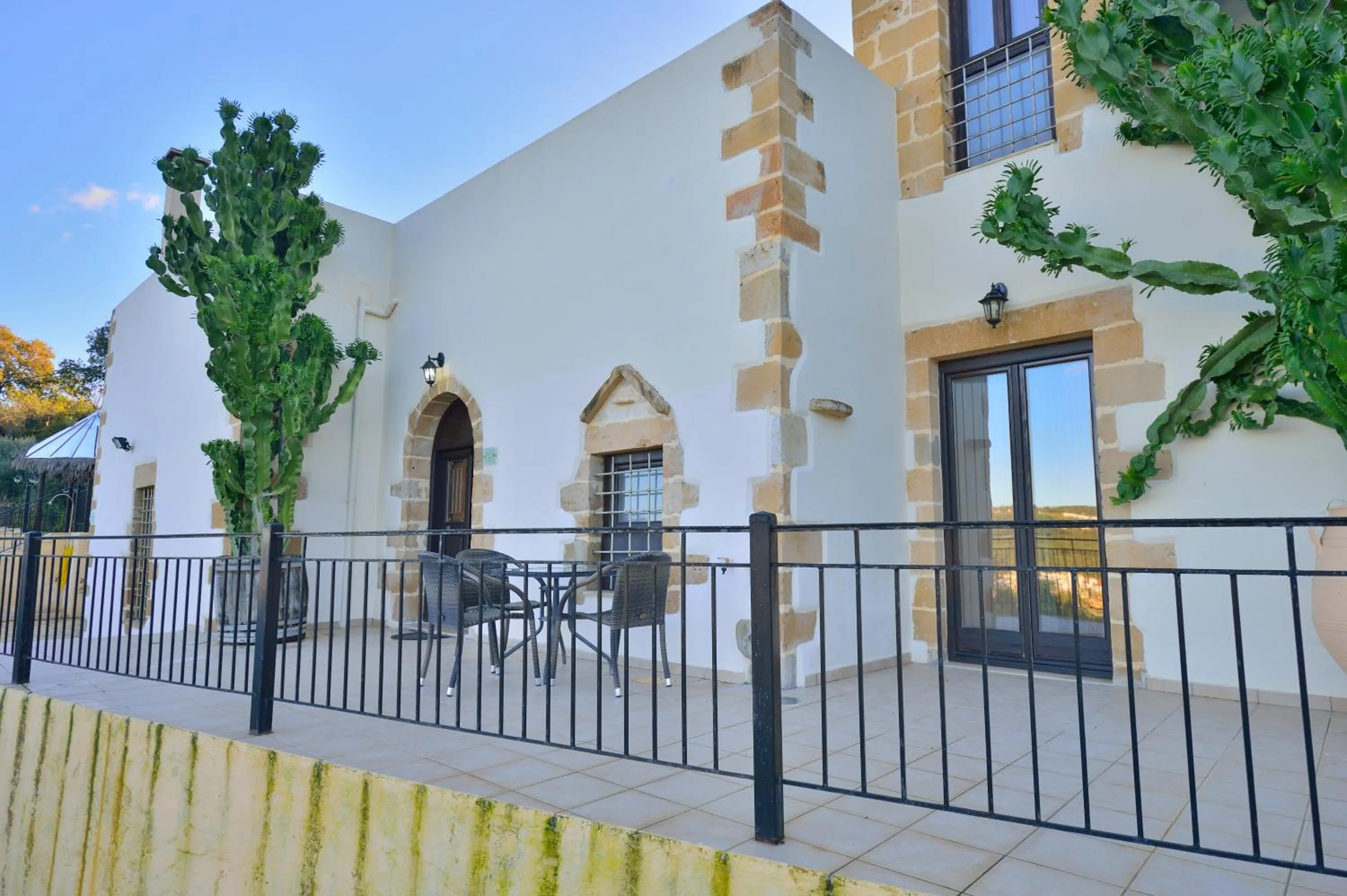 Facade/entrance in Maria Villas