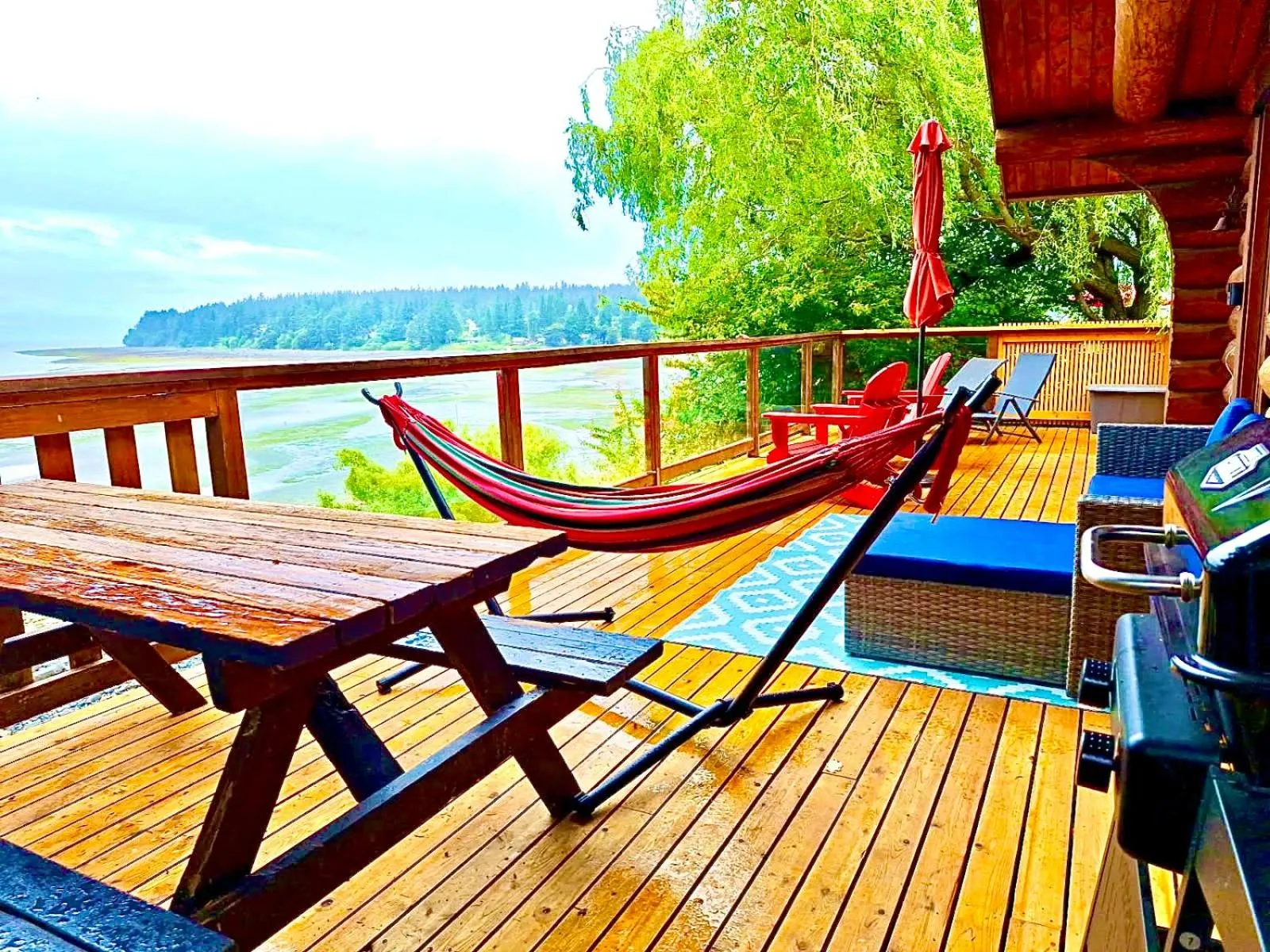Patio in The Beach House Texada - Oceanfront Cabin