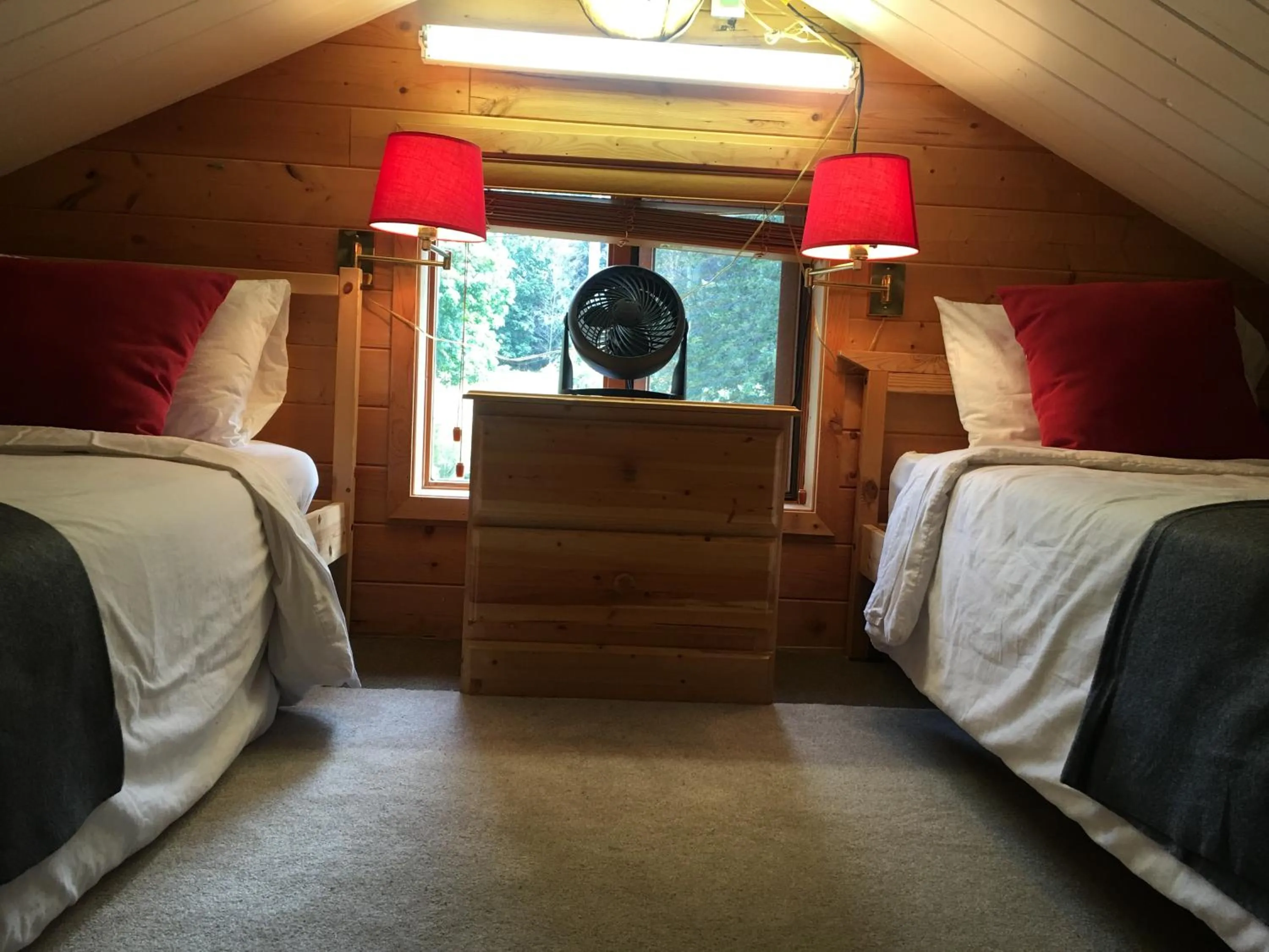 Bedroom, Bed in The Beach House Texada - Oceanfront Cabin