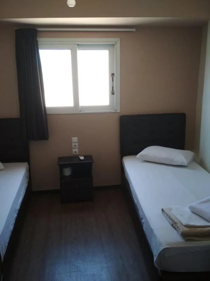 Bed in Pella Inn Hostel