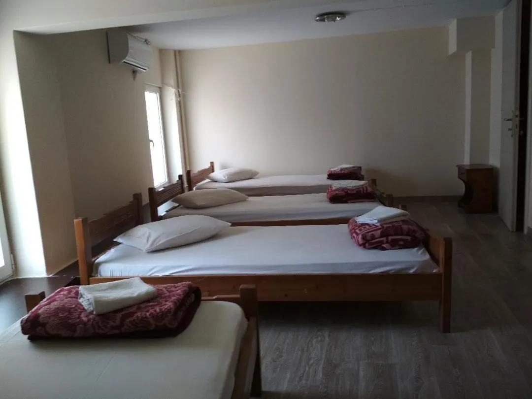 Bed in Pella Inn Hostel