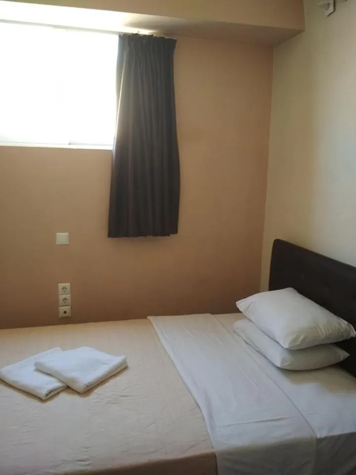 Bed in Pella Inn Hostel