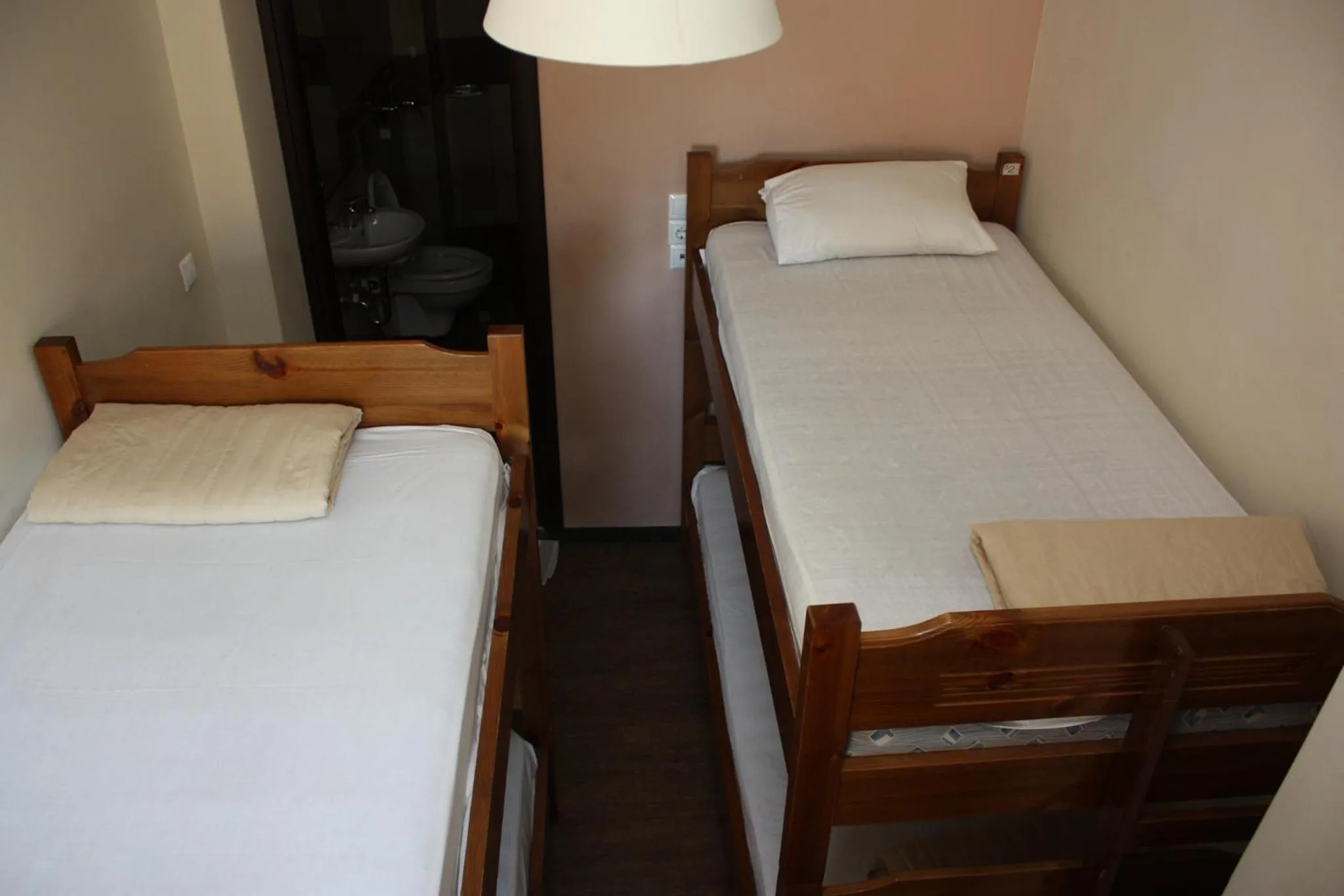 Bed in Pella Inn Hostel