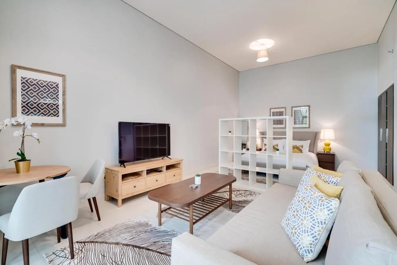 Seating area in OSKENA Vacation Homes -The Lofts Boulevard Downtown