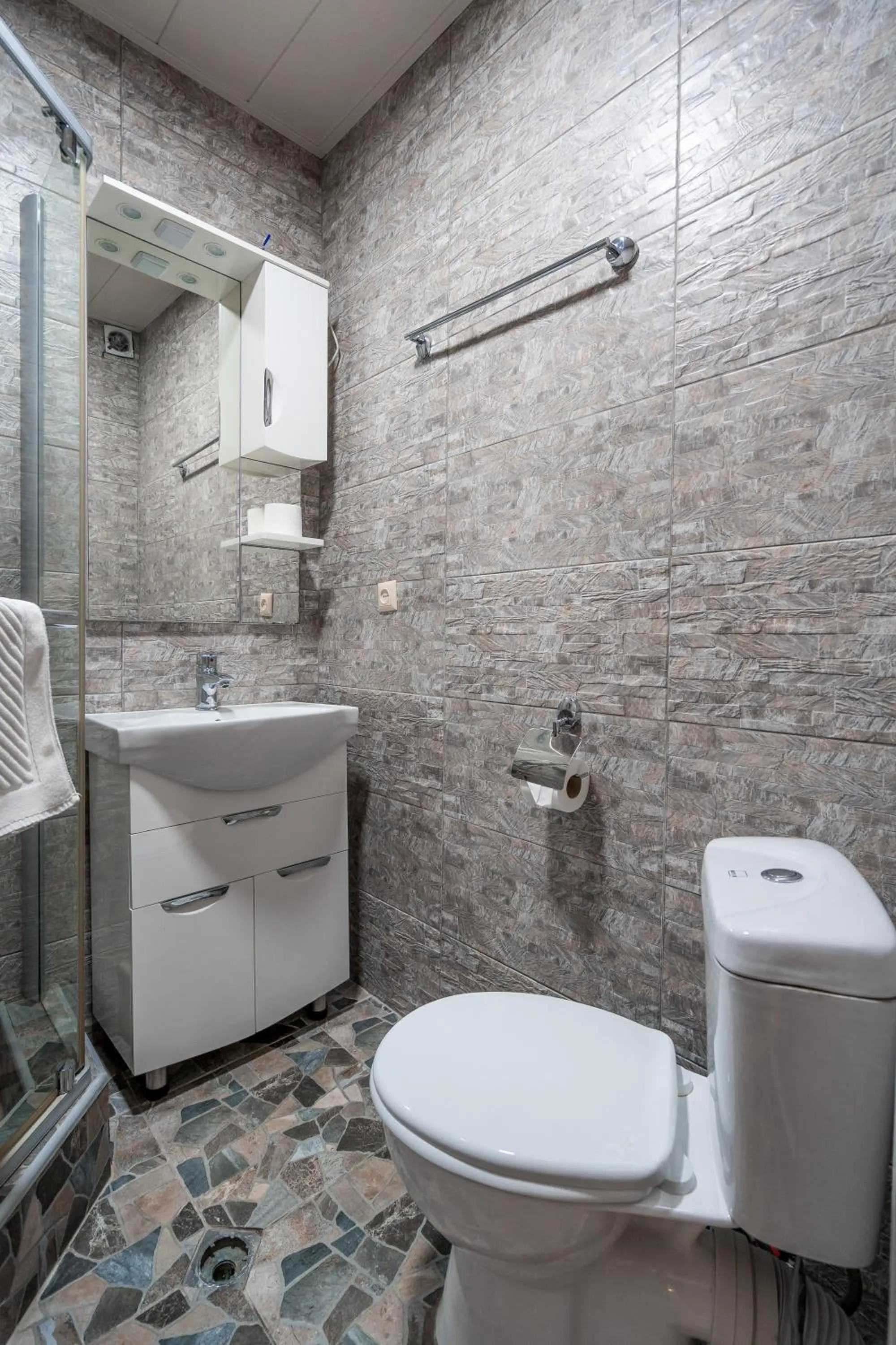 Bathroom in Hotel at Gomi 19