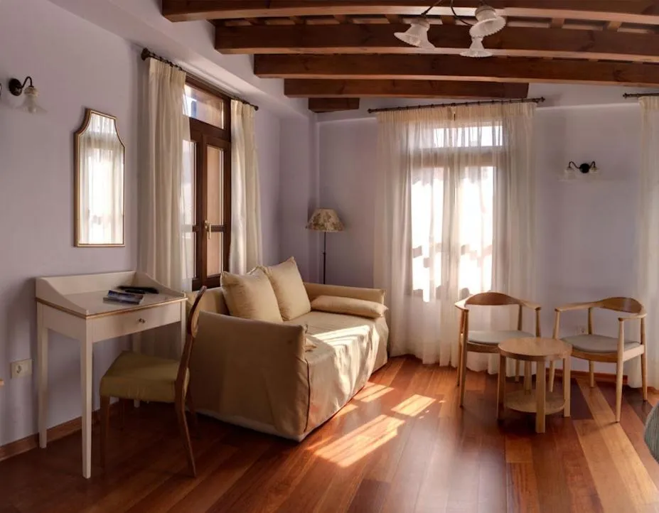 Photo of the whole room in Palazzo Duca