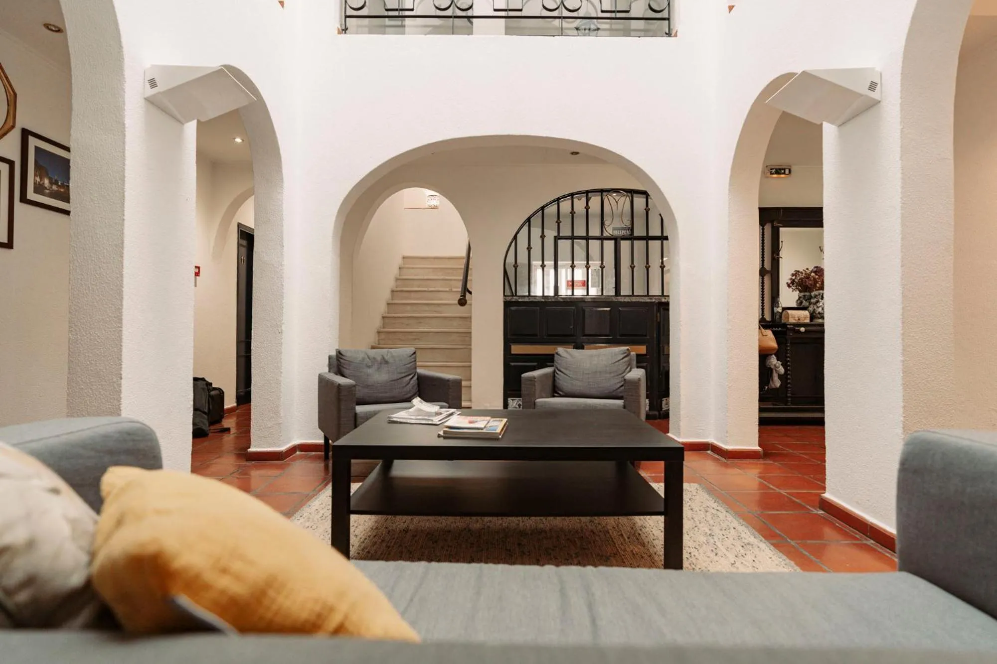 Lobby or reception in D'Iberica Alojamento