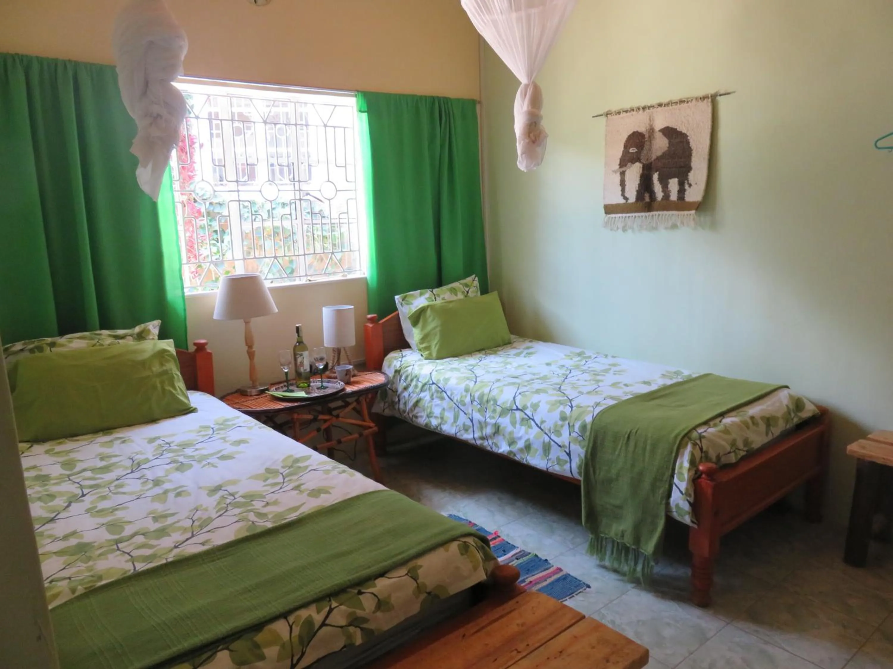 Bed in Aloepark Art Hotel