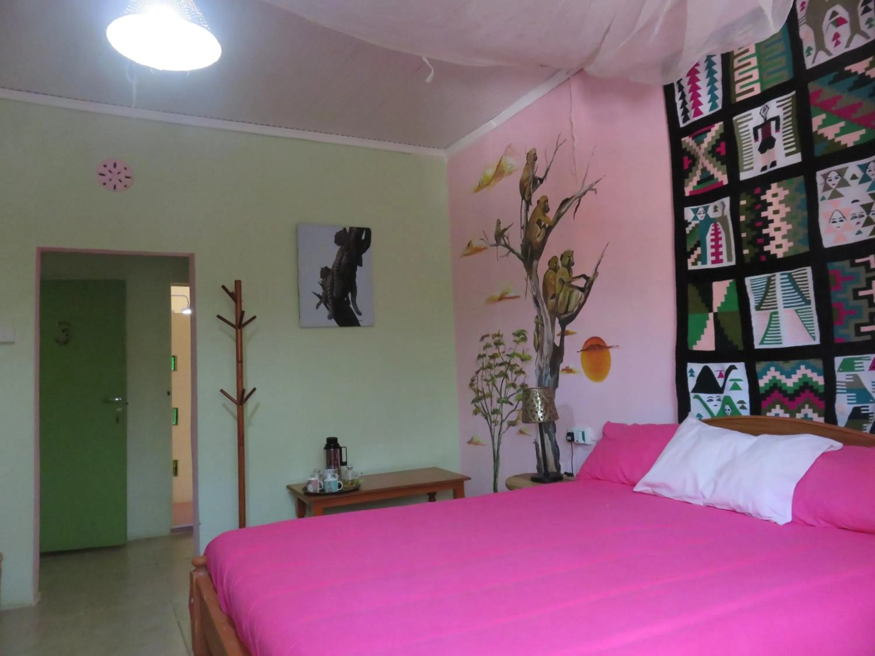 Bed in Aloepark Art Hotel