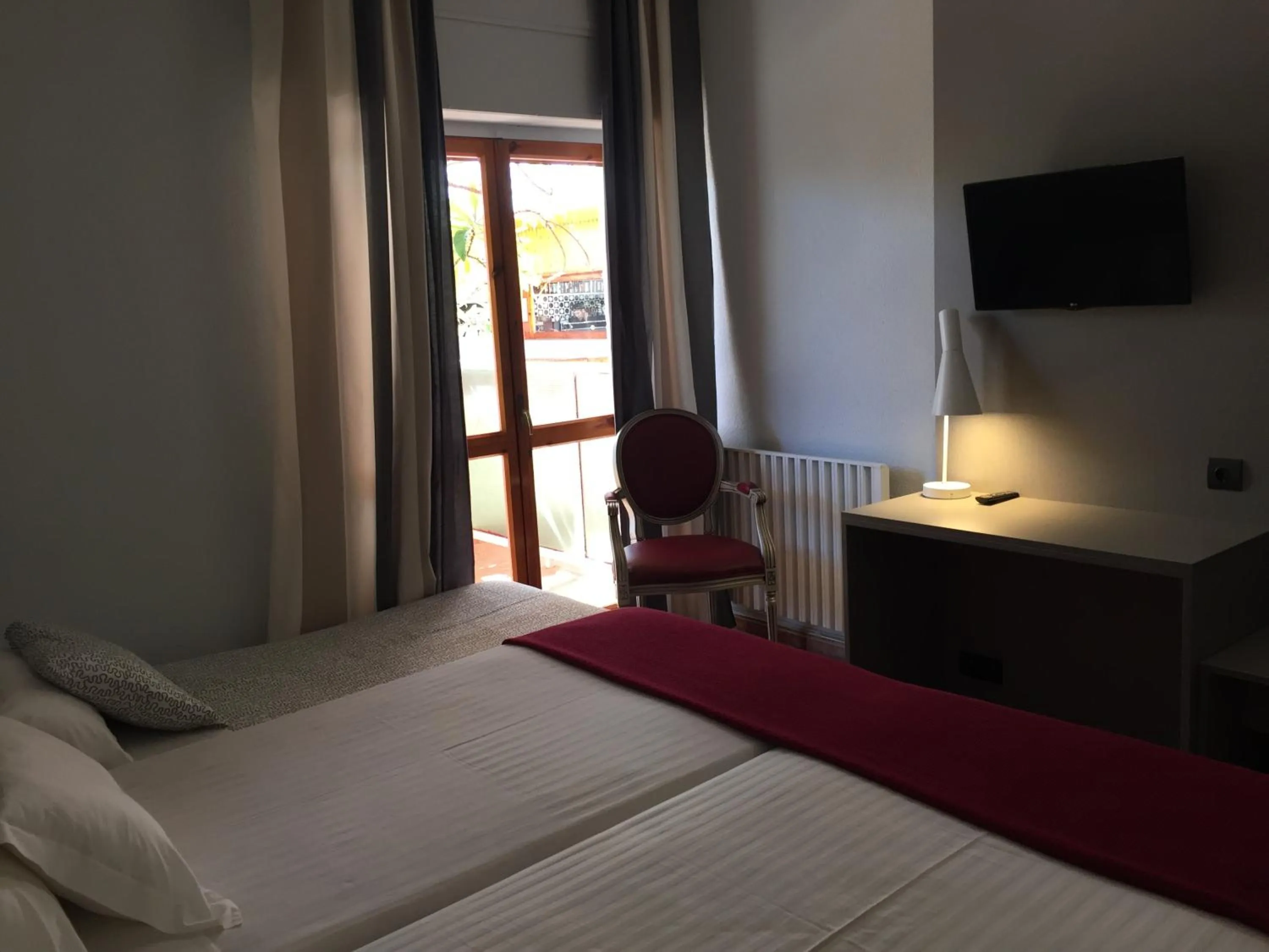 Photo of the whole room in Hotel Valjunco