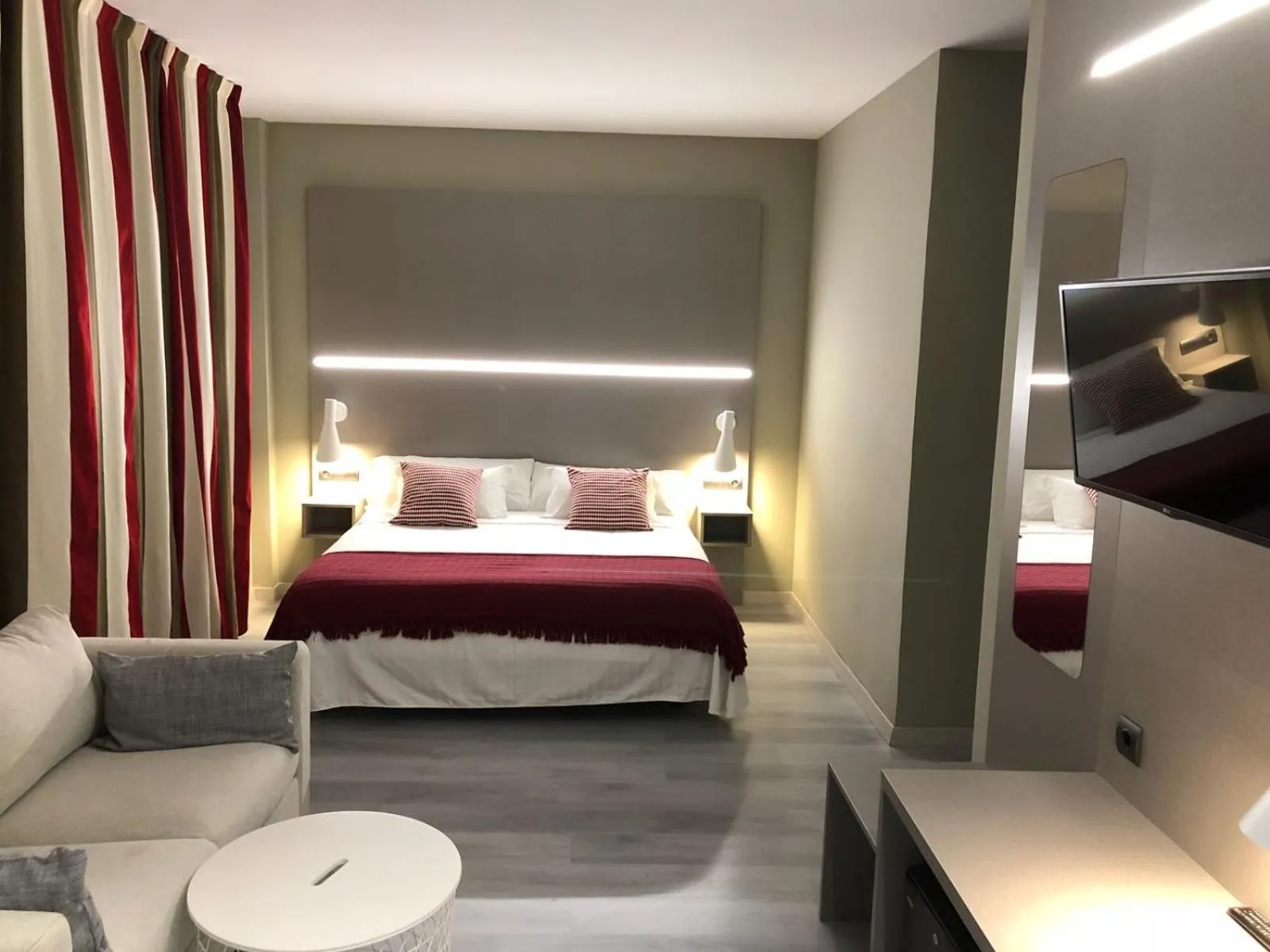 Photo of the whole room in Hotel Valjunco