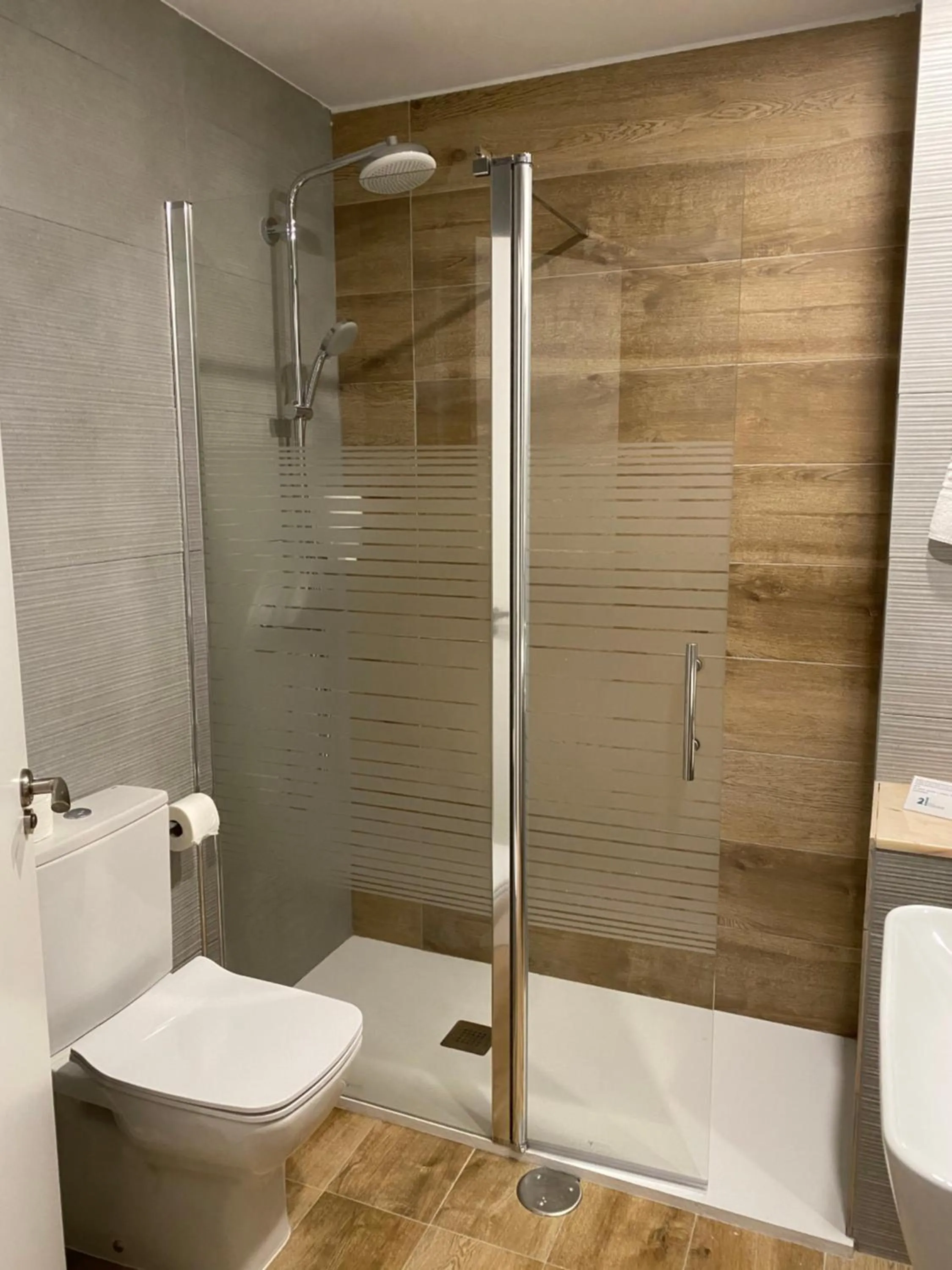 Bathroom in Hotel Valjunco