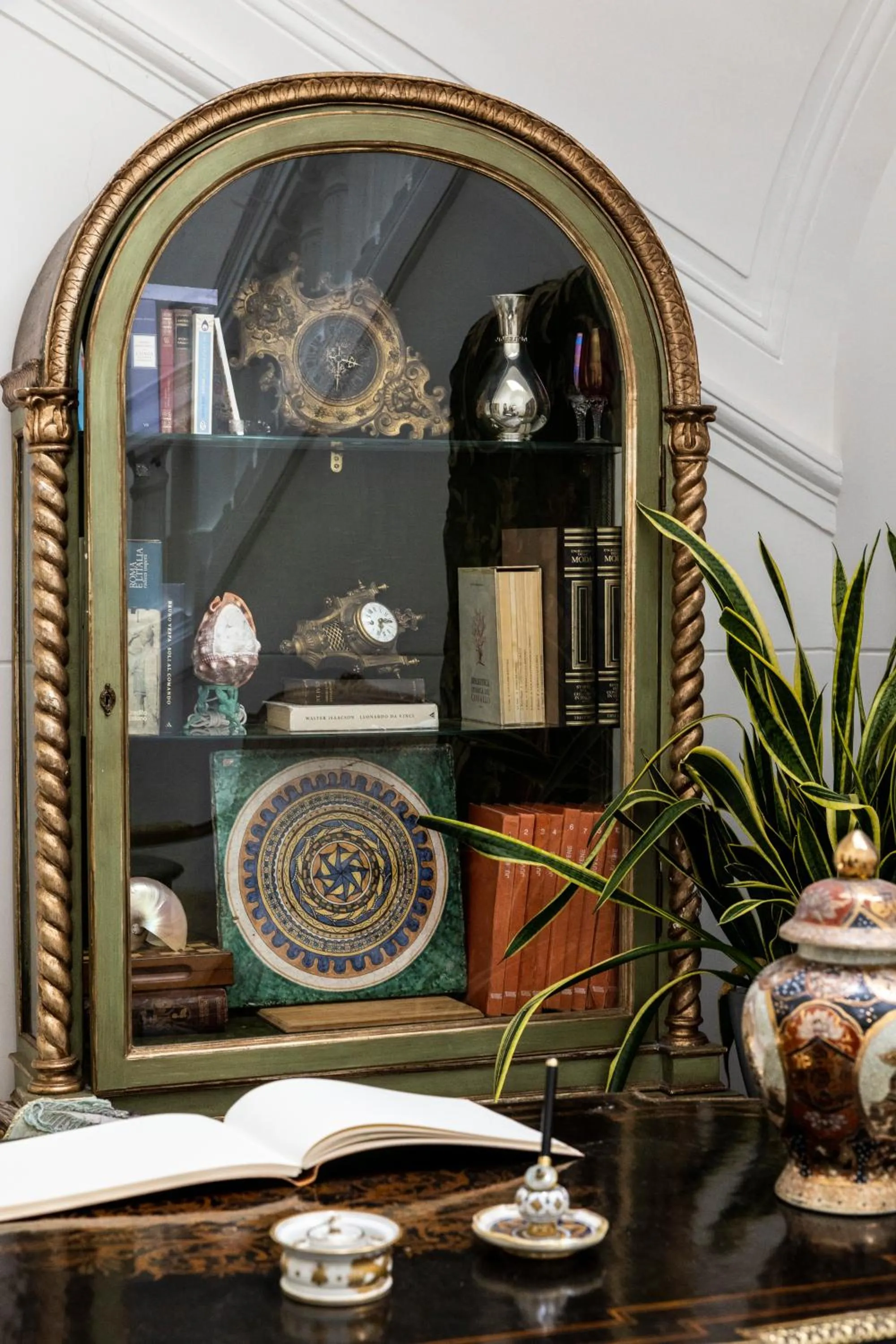 Decorative detail in Villa De Cillis Carafa