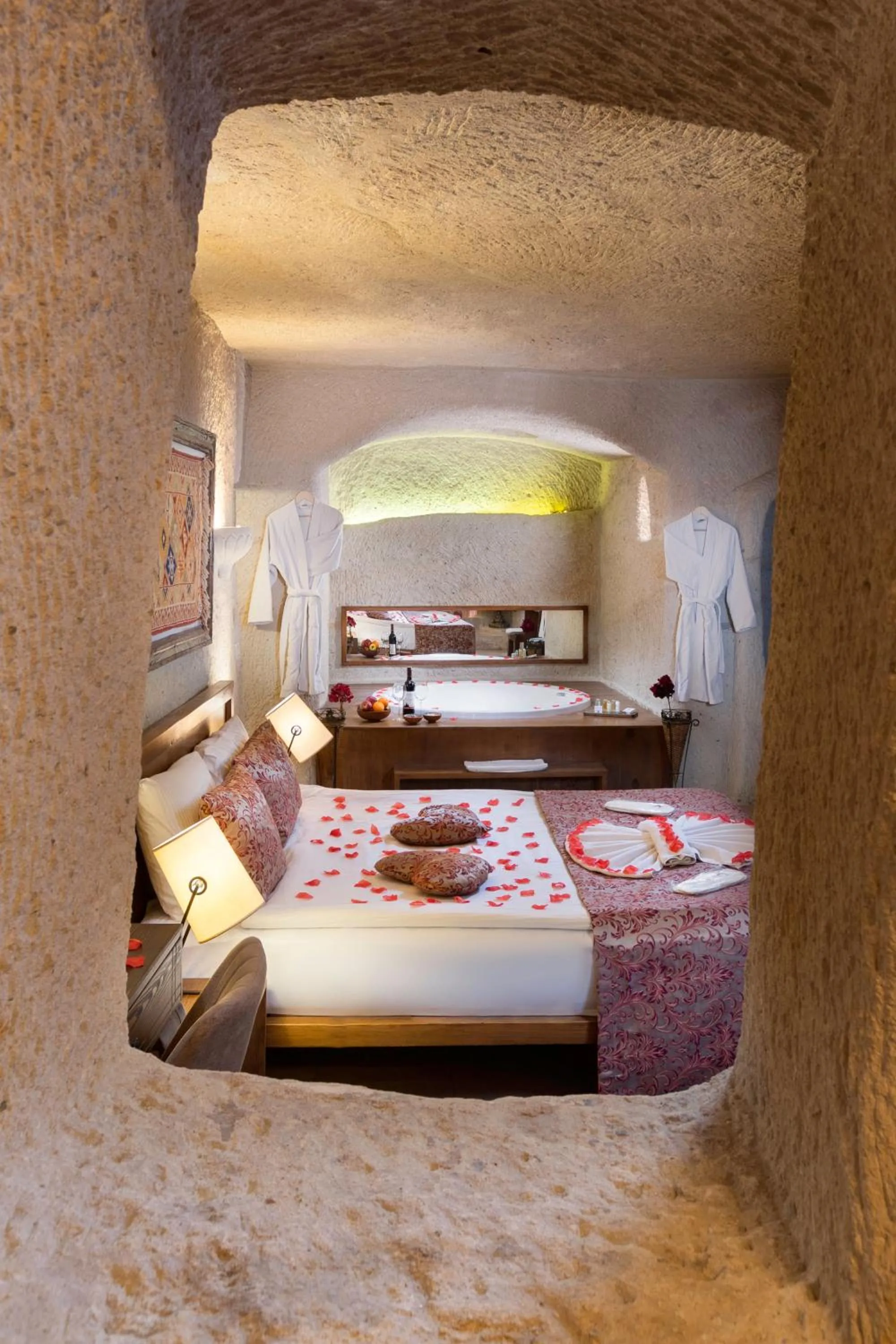 Hot Tub, Bed in Doors Of Cappadocia Special Cave Hotel