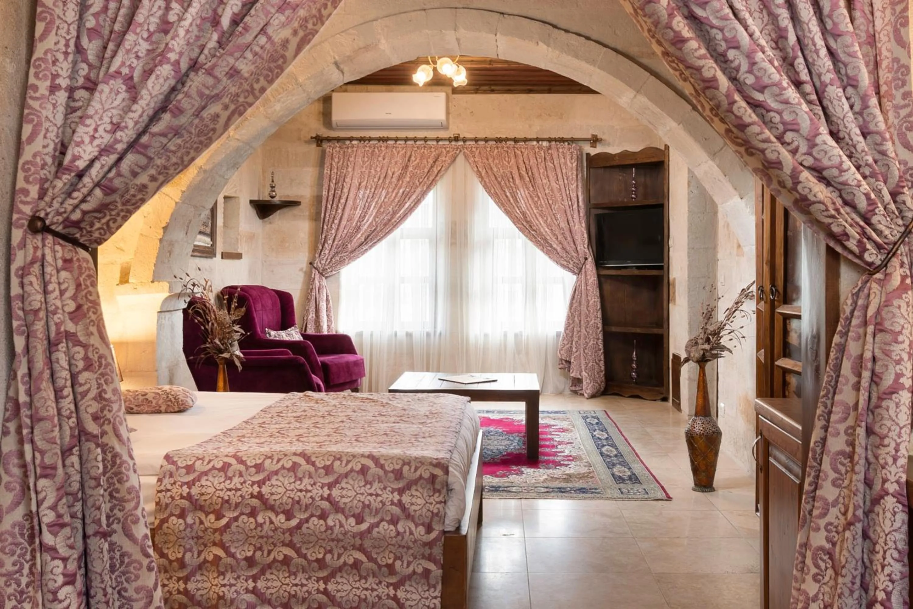 TV and multimedia, Bed in Doors Of Cappadocia Special Cave Hotel