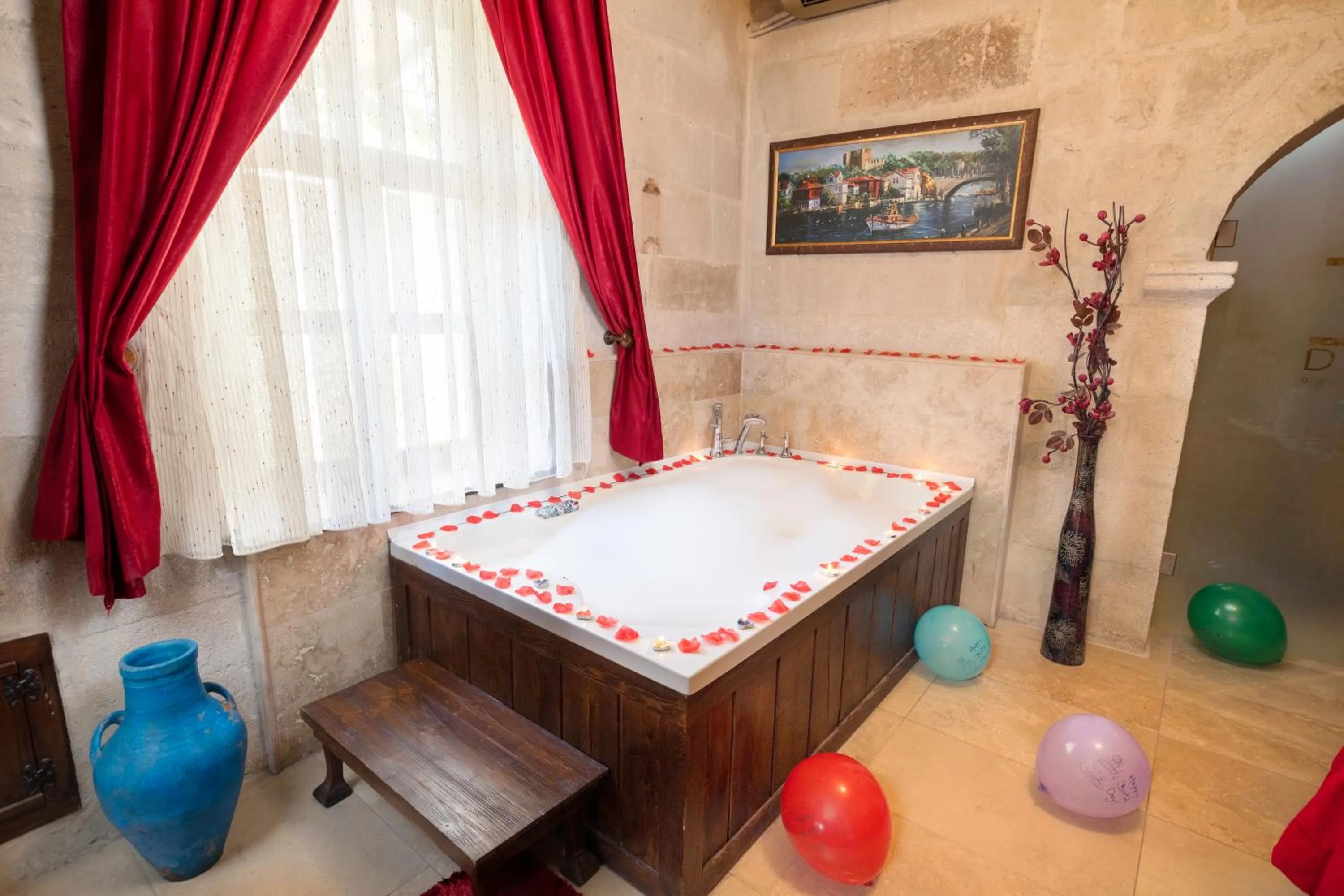 Hot Tub in Doors Of Cappadocia Special Cave Hotel