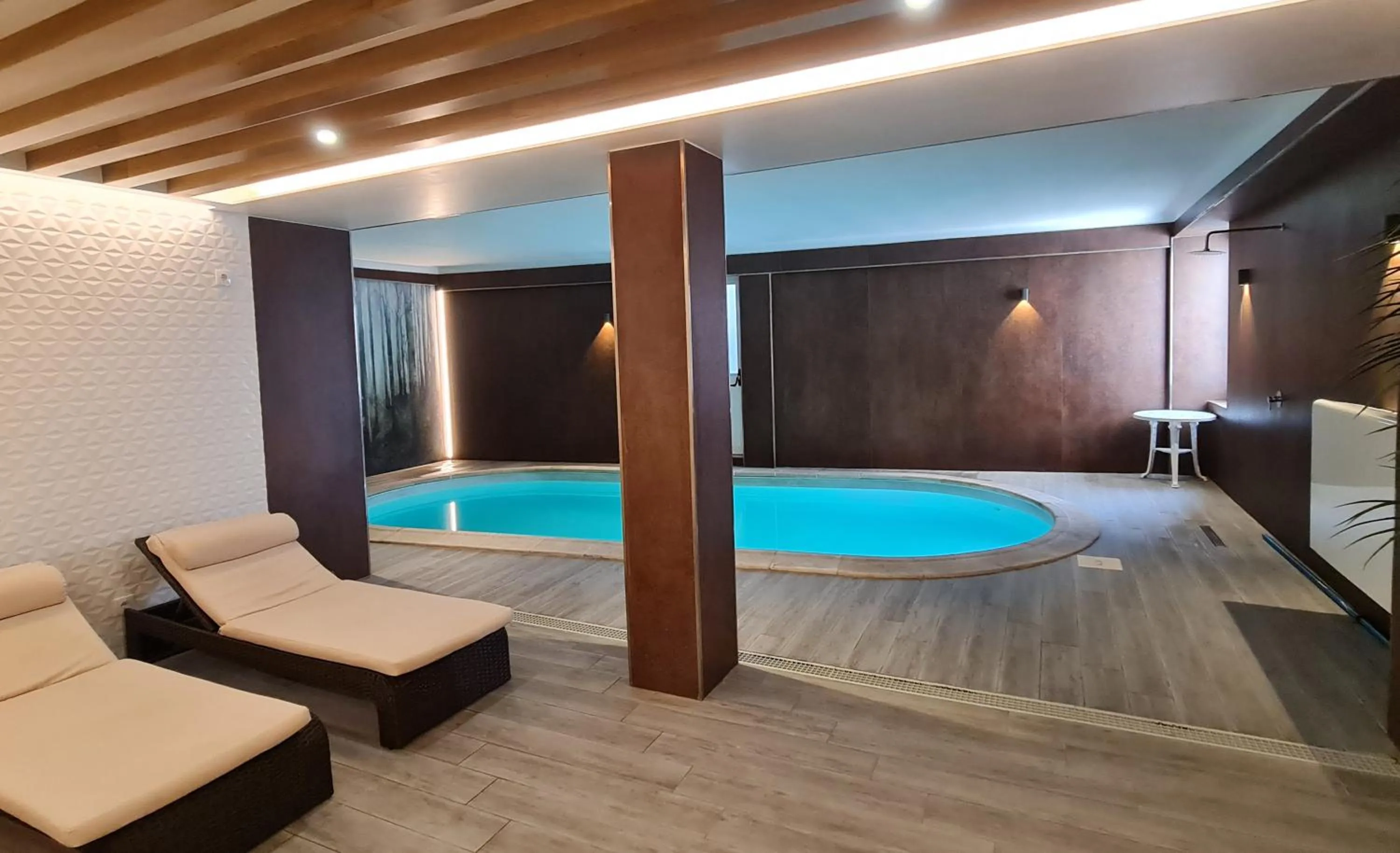 Swimming pool in Hotel Eden