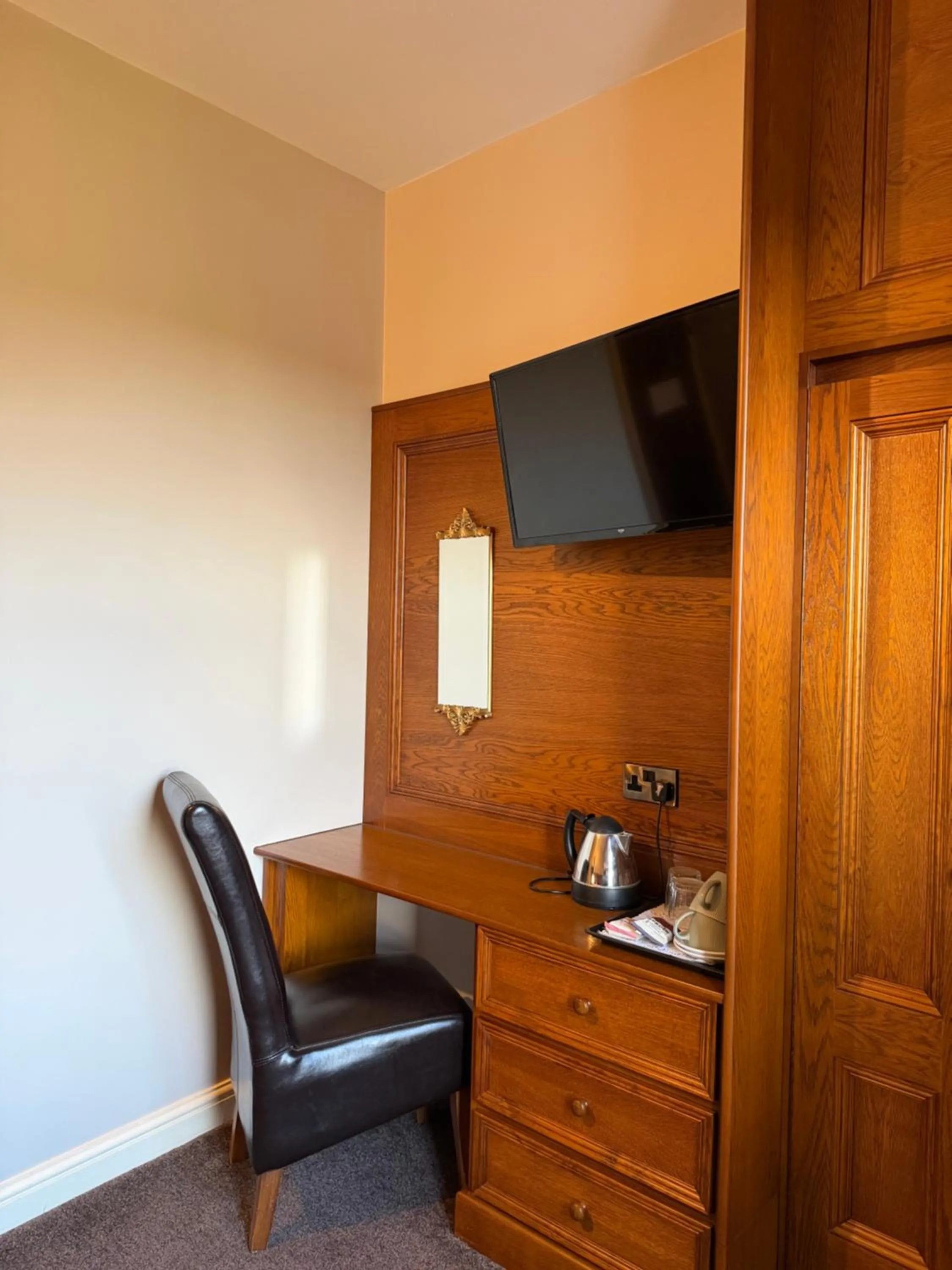 Bed in Crown & Anchor Inn