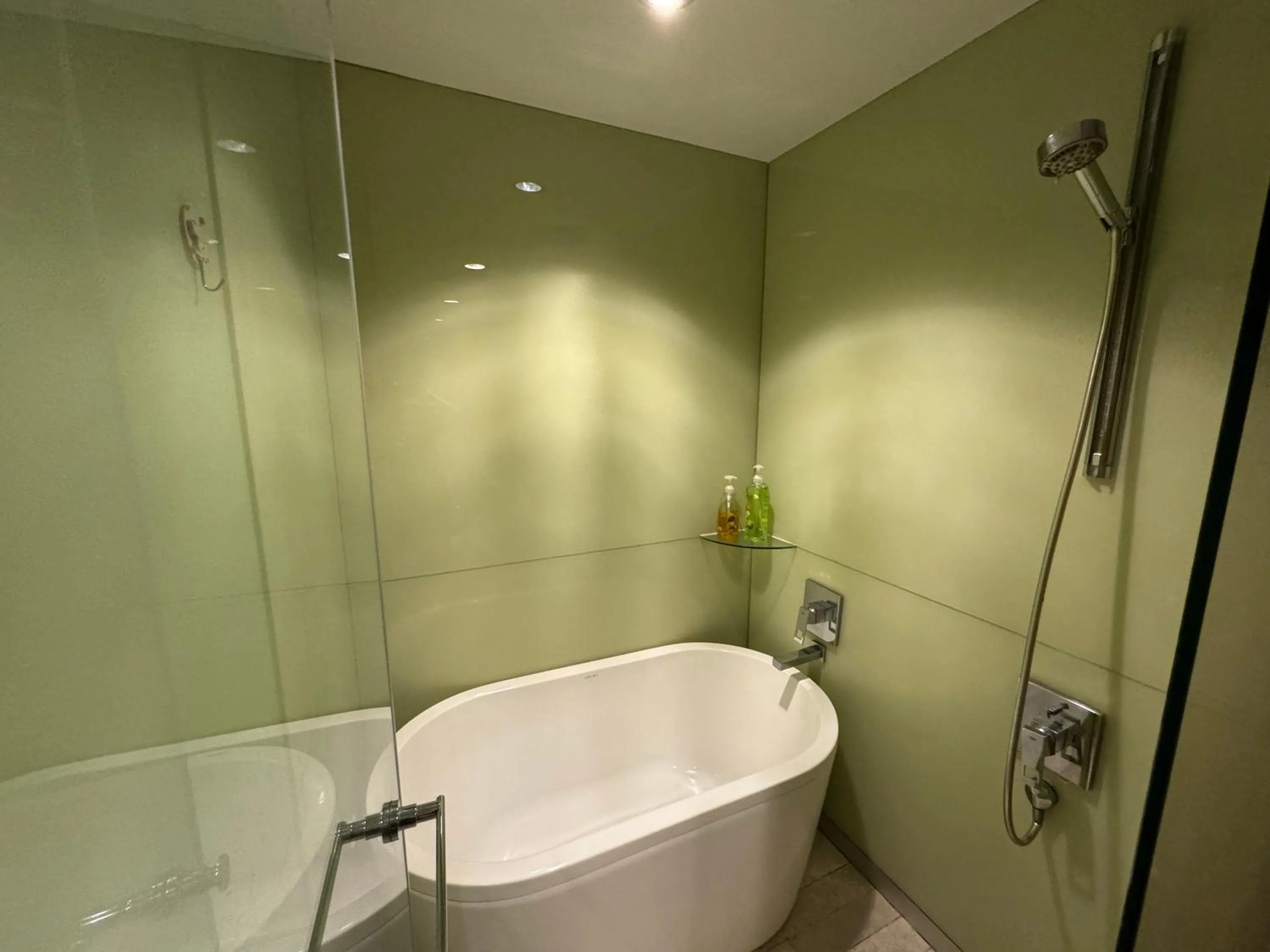 Shower in Soho Suites KLCC by Alucard's Cat