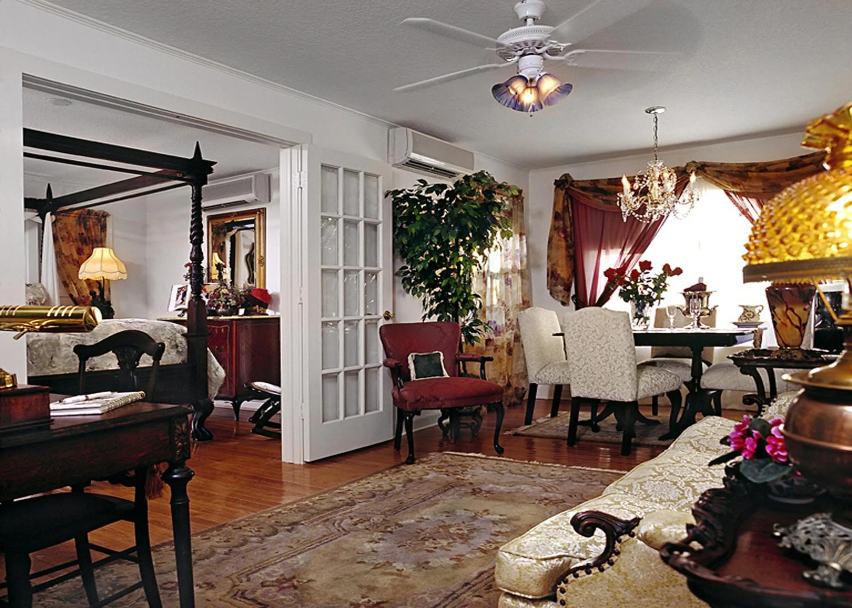 Seating area in Sabal Palm House Bed and Breakfast