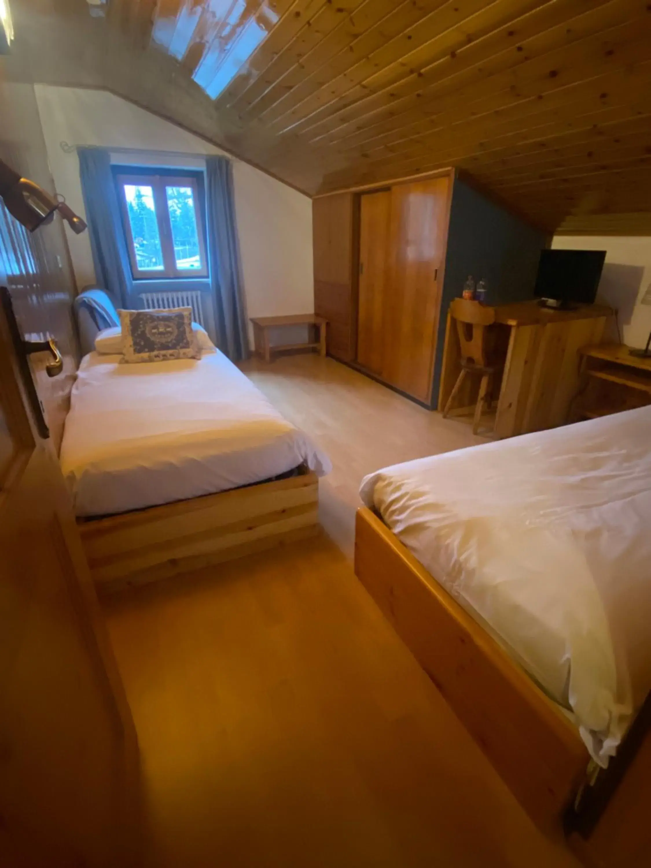 Two Connecting Double Rooms in Hotel Col Serena Two Connecting Double Rooms in Hotel Col Serena