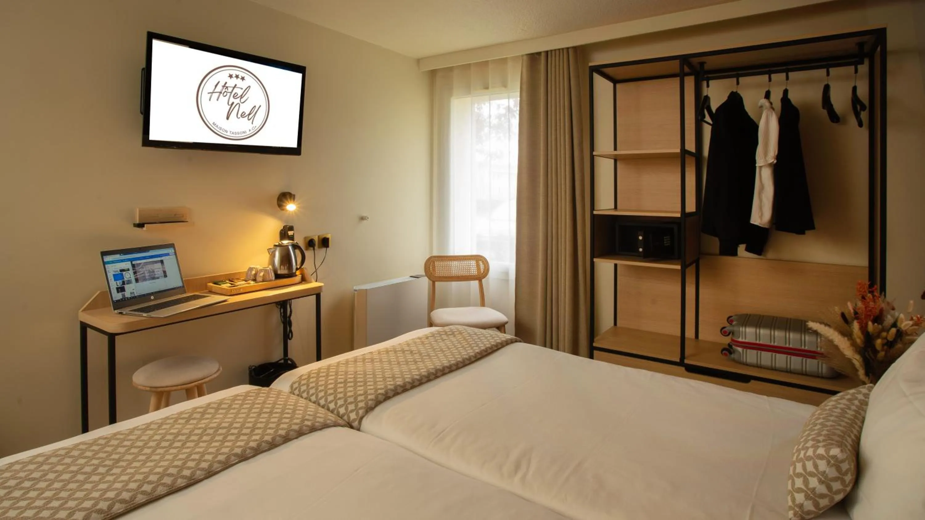 Photo of the whole room, Bed in Hôtel Nell - Axelle - Maison Tassoni