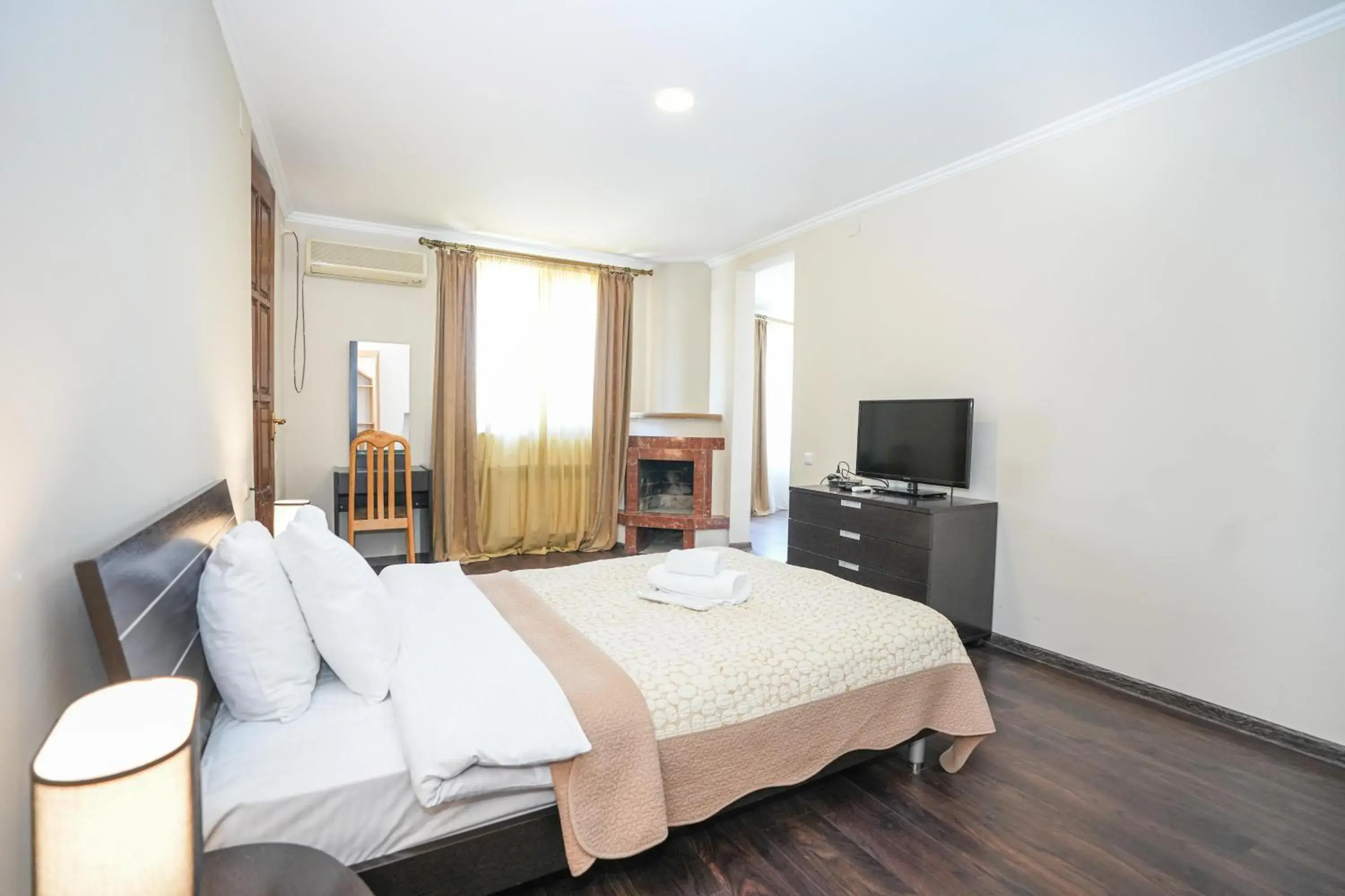 Single Room with Balcony - single occupancy in Beaumonde Hotel Tbilisi Single Room with Balcony - single occupancy in Beaumonde Hotel Tbilisi