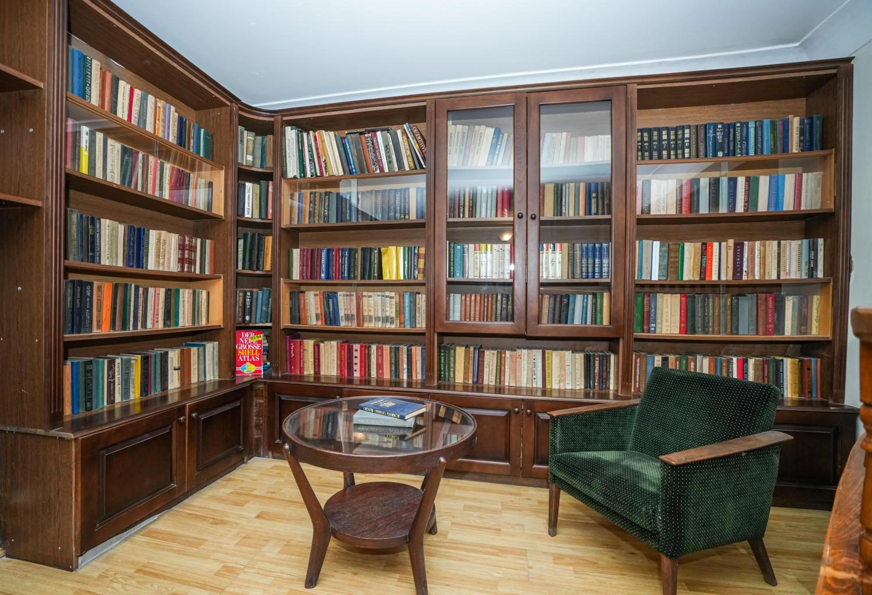 Library in Beaumonde Hotel Tbilisi