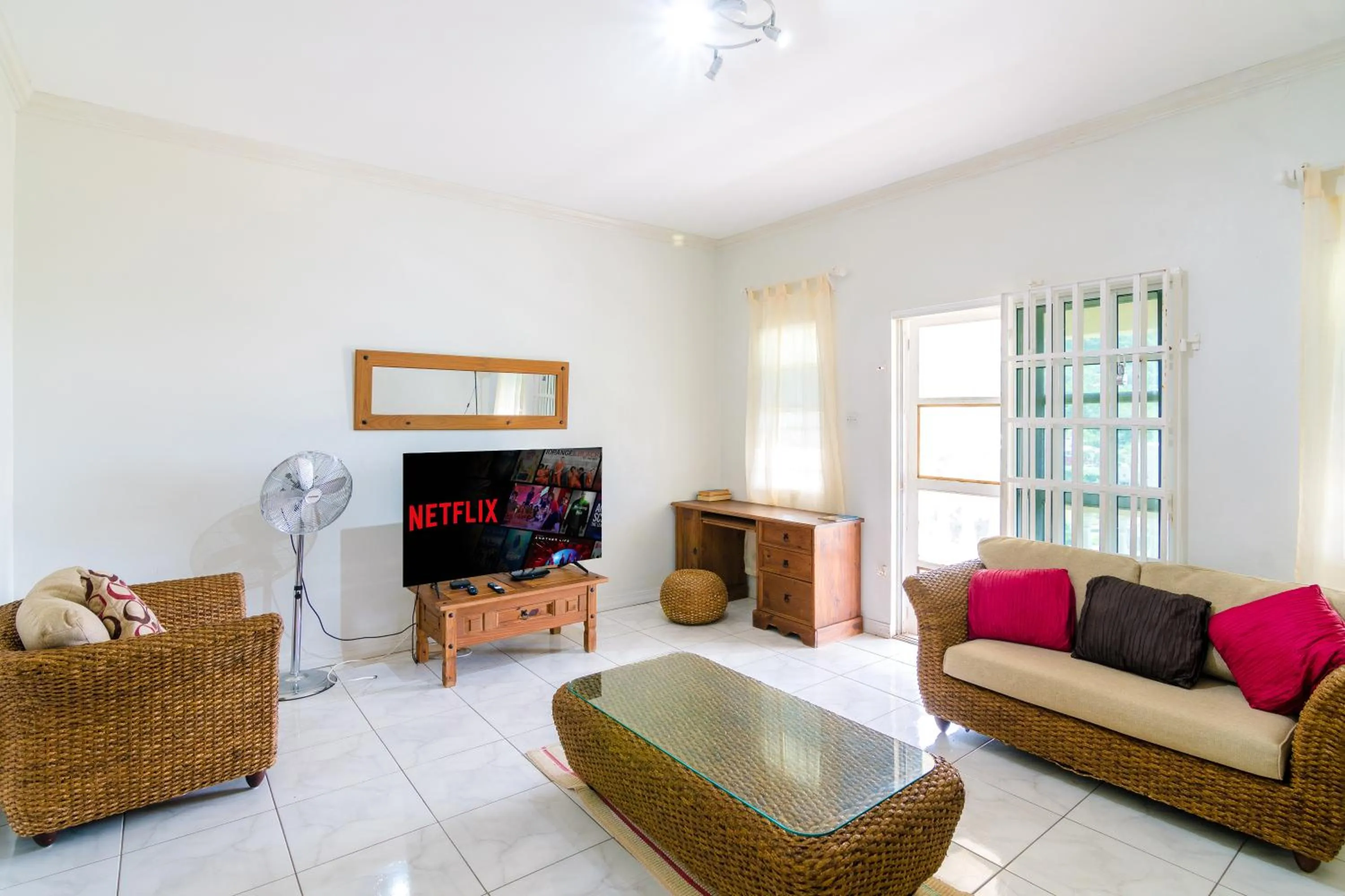 TV and multimedia in Woburn Villas