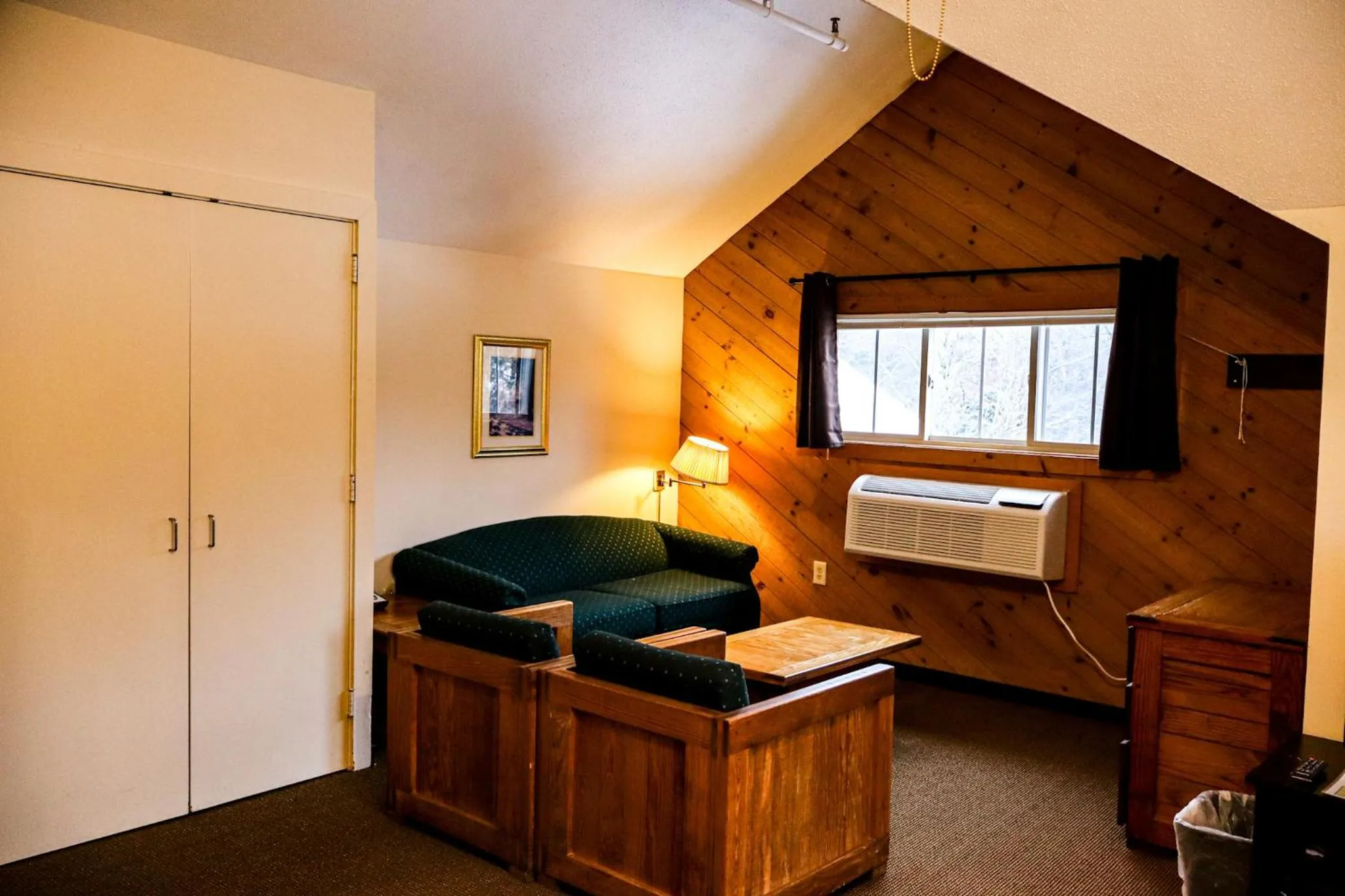 Living room, Bed in Snowy Owl Inn