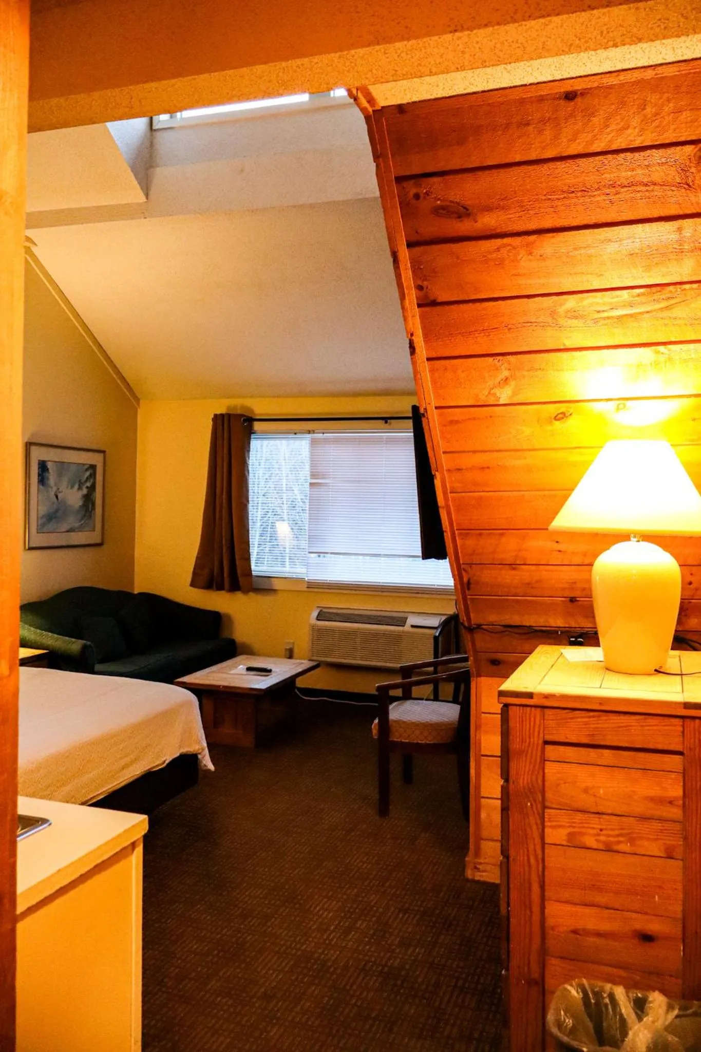 Living room, Bed in Snowy Owl Inn