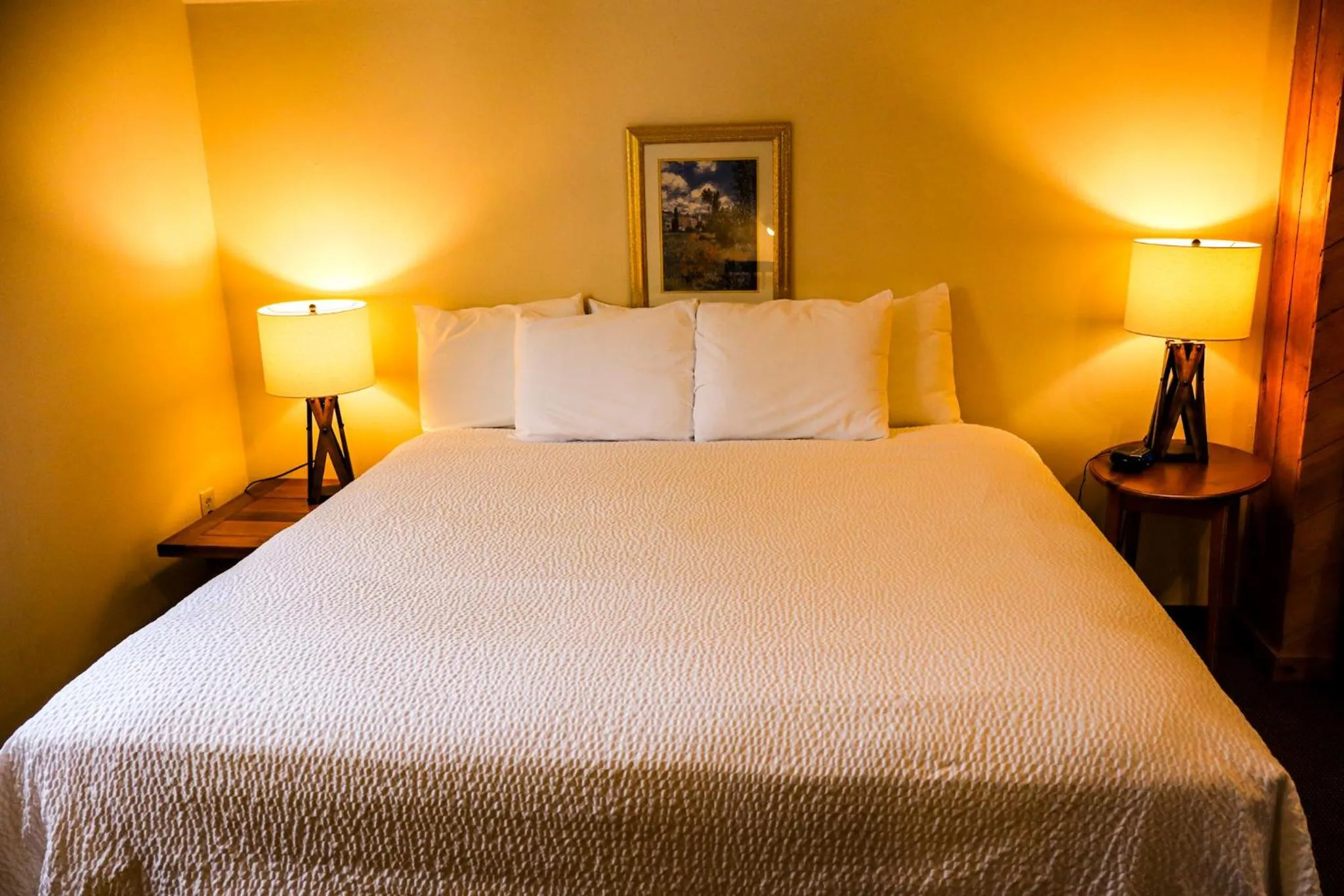 Bed in Snowy Owl Inn